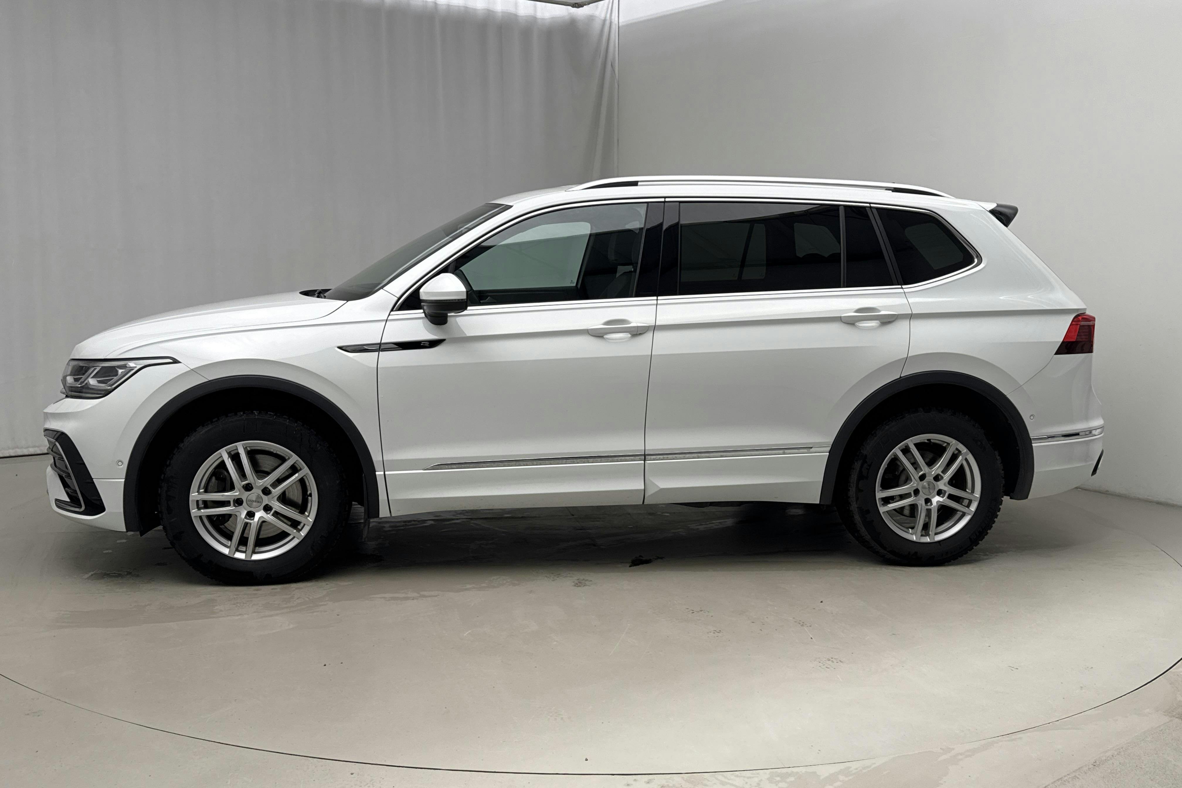 Presentation photo 2 of 17: VW Tiguan Allspace 2.0 TDI 4MOTION (200hk) - 87 940 km - Automatic - white - 2022