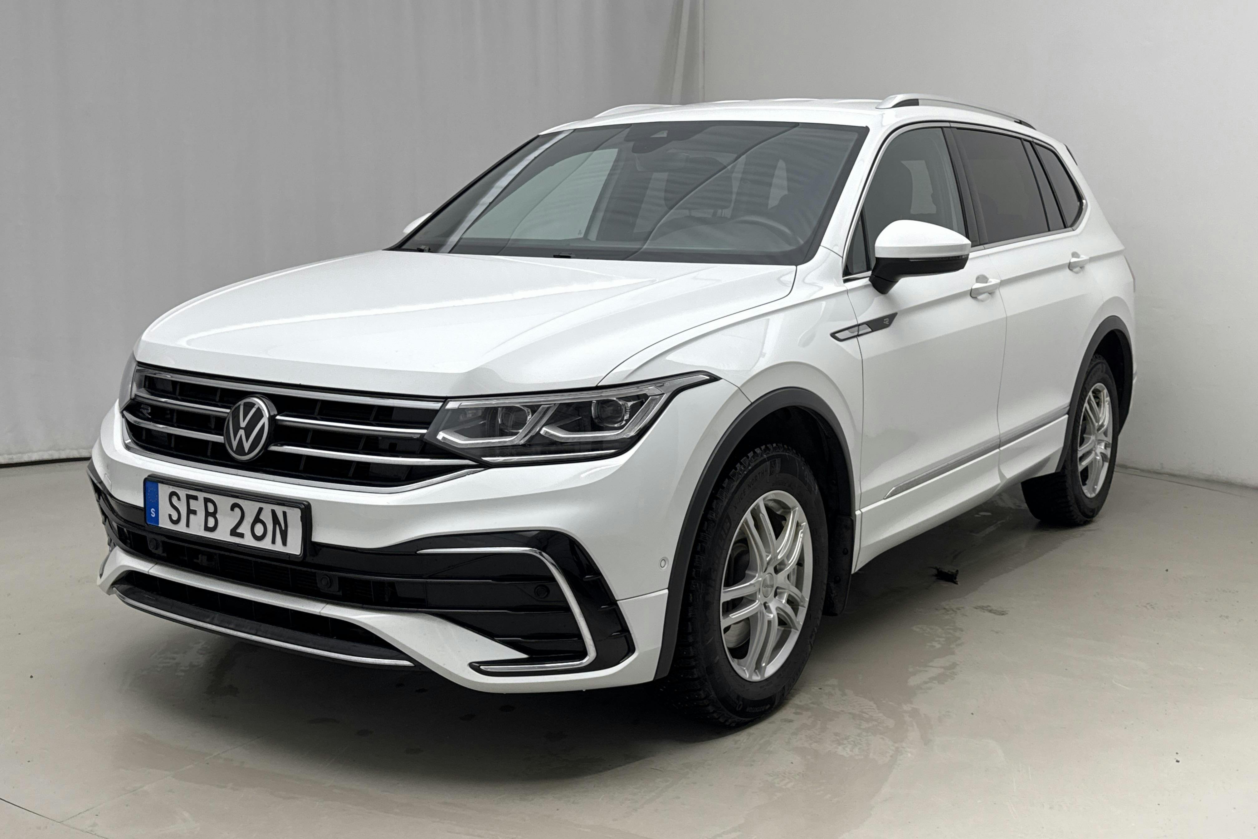 Presentation photo 1 of 17: VW Tiguan Allspace 2.0 TDI 4MOTION (200hk) - 87 940 km - Automatic - white - 2022