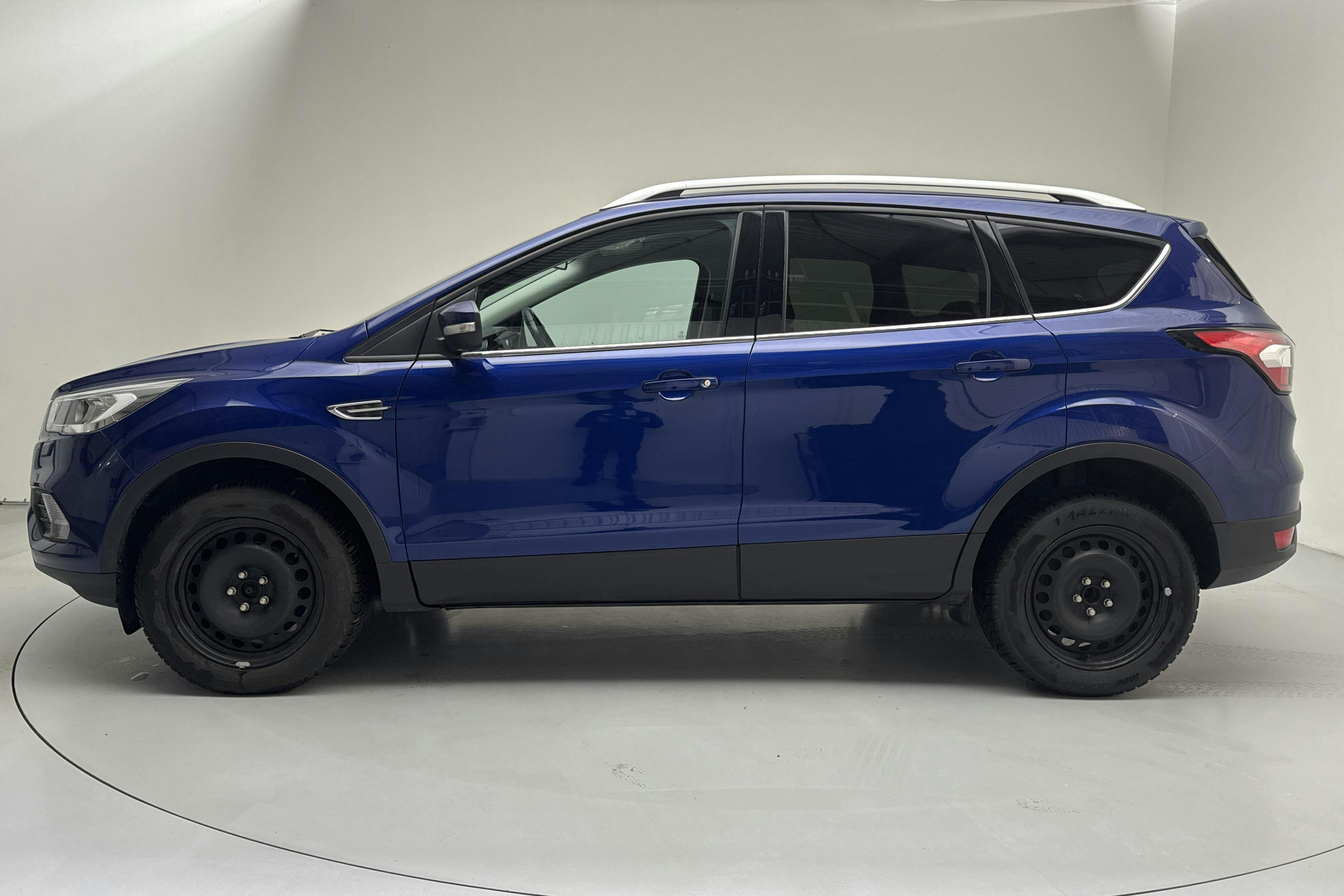Presentationsfoto 2 av 13: Ford Kuga 1.5 EcoBoost 2WD (150hk) - 9 870 mil - Manuell - blå - 2018