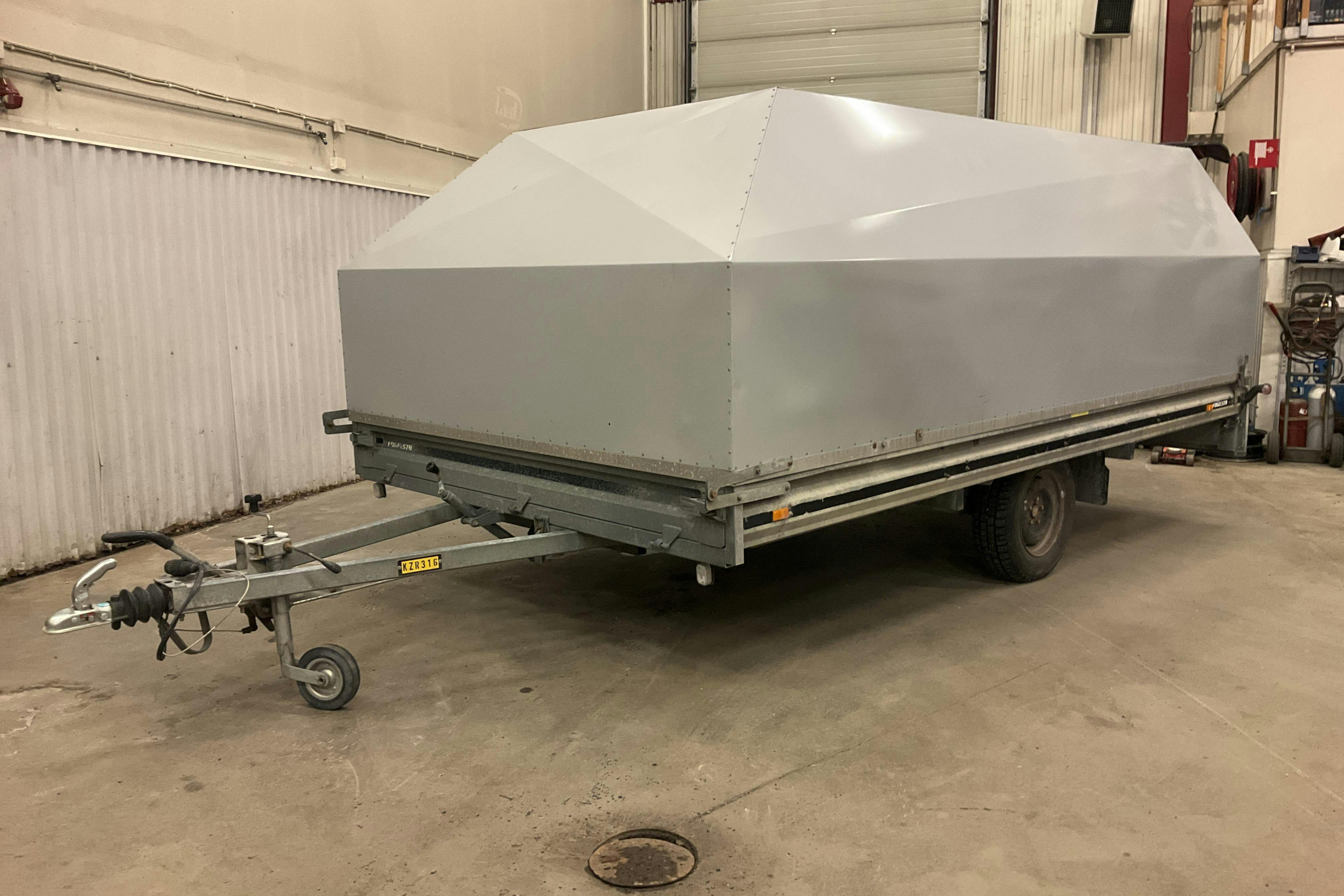 Presentationsfoto 1 av 12: FOGELSTA BZ1250 Kåpsläpvagn med tippfunktion Släpvagn - 0 km - grå - 2013