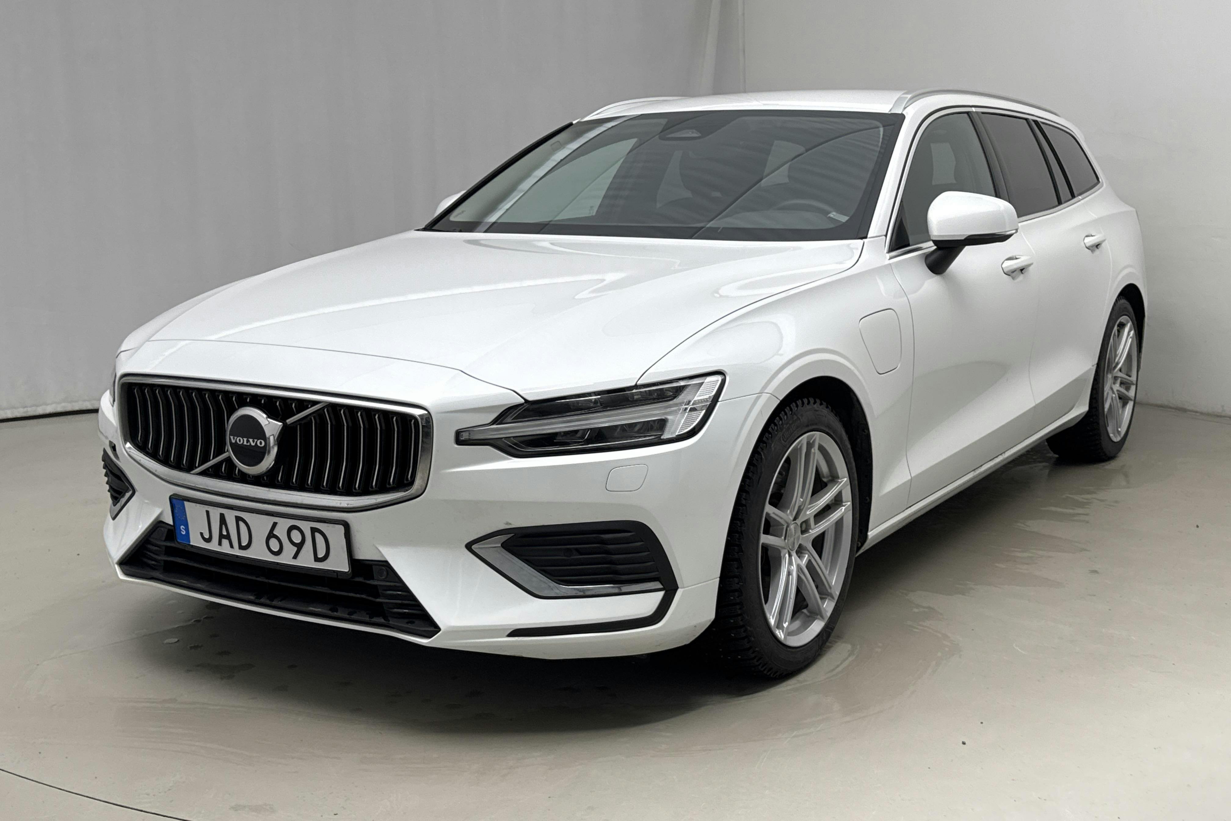 Presentation photo 1 of 19: Volvo V60 T6 AWD Recharge (350hk) - 77 540 km - Automatic - white - 2023