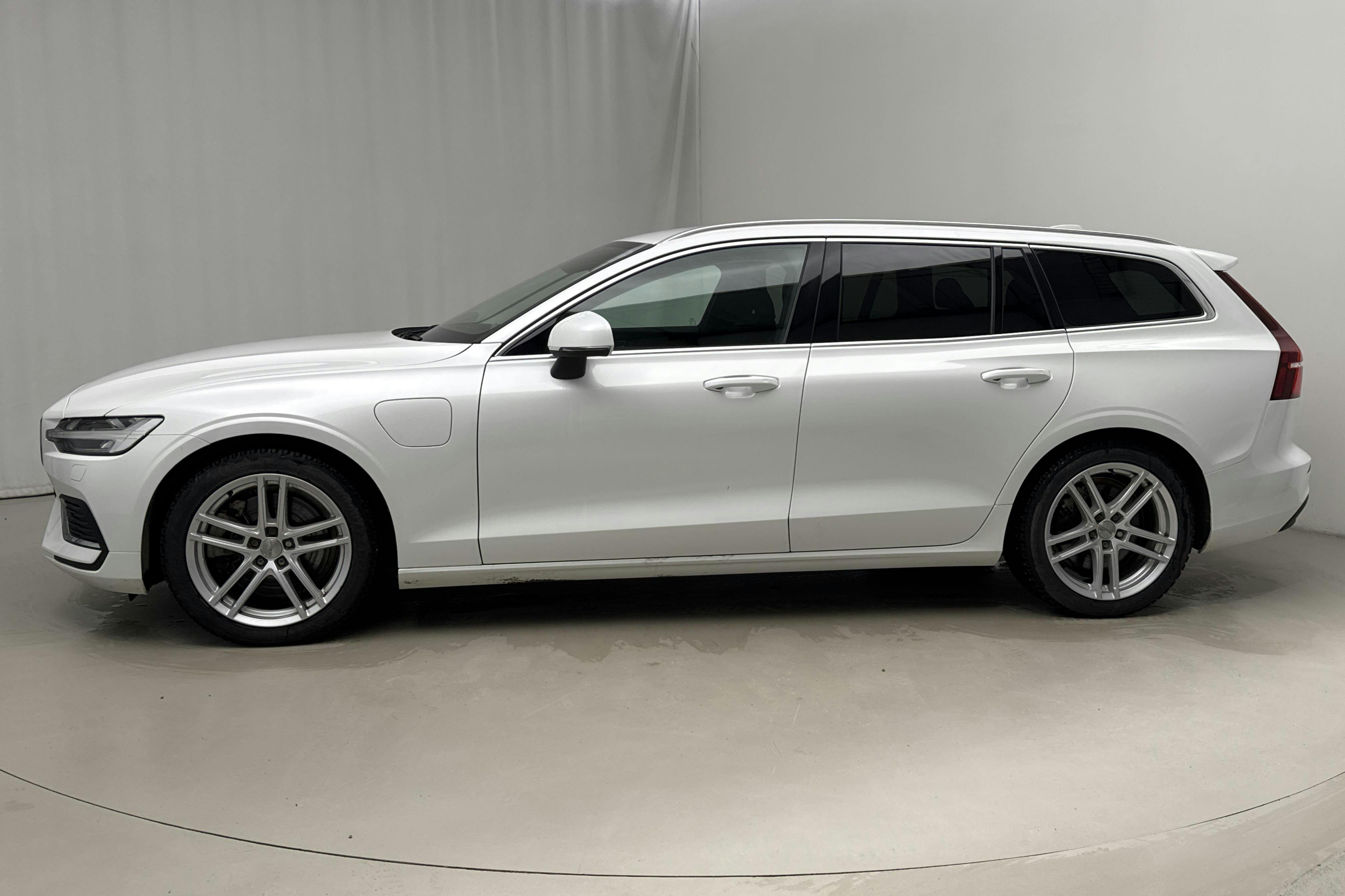 Presentation photo 2 of 19: Volvo V60 T6 AWD Recharge (350hk) - 77 540 km - Automatic - white - 2023