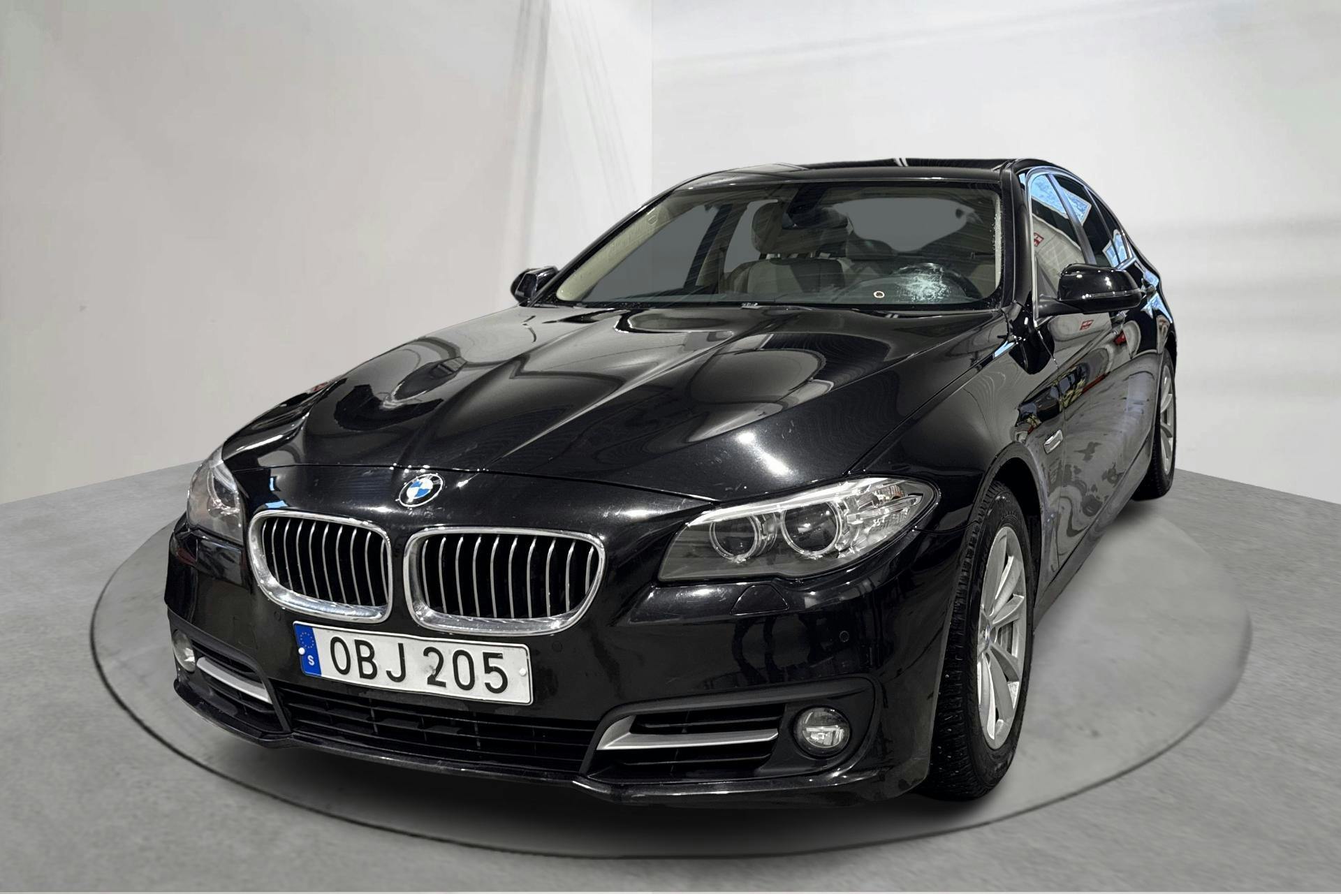 Presentationsfoto 1 av 13: BMW 520d xDrive Sedan, F10 (190hk) - 14 663 mil - Automat - svart - 2016