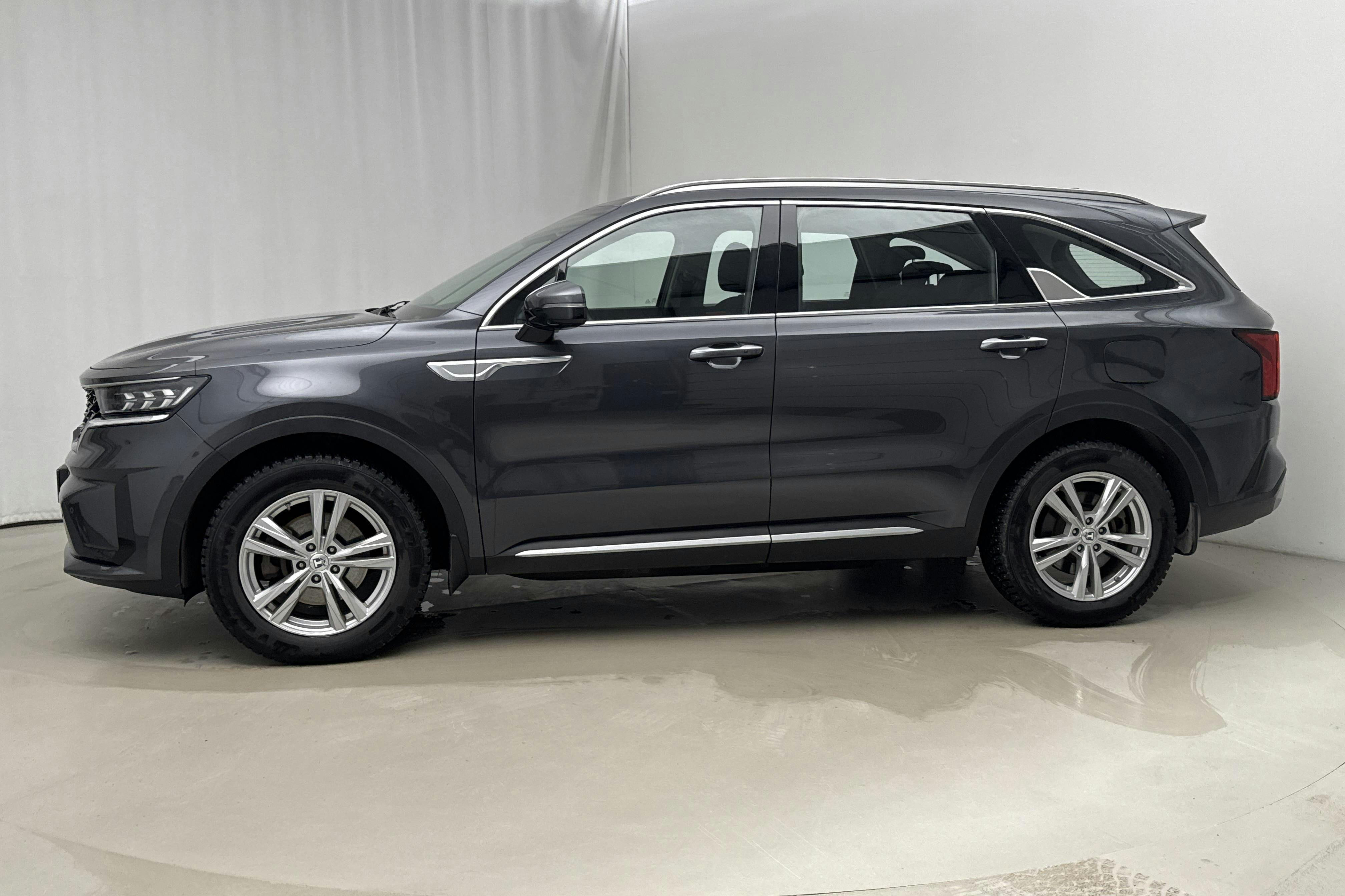 Presentation photo 2 of 20: KIA Sorento 1.6 T-GDi Plug-in Hybrid AWD (265hk) - 74 240 km - Automatic - gray - 2023