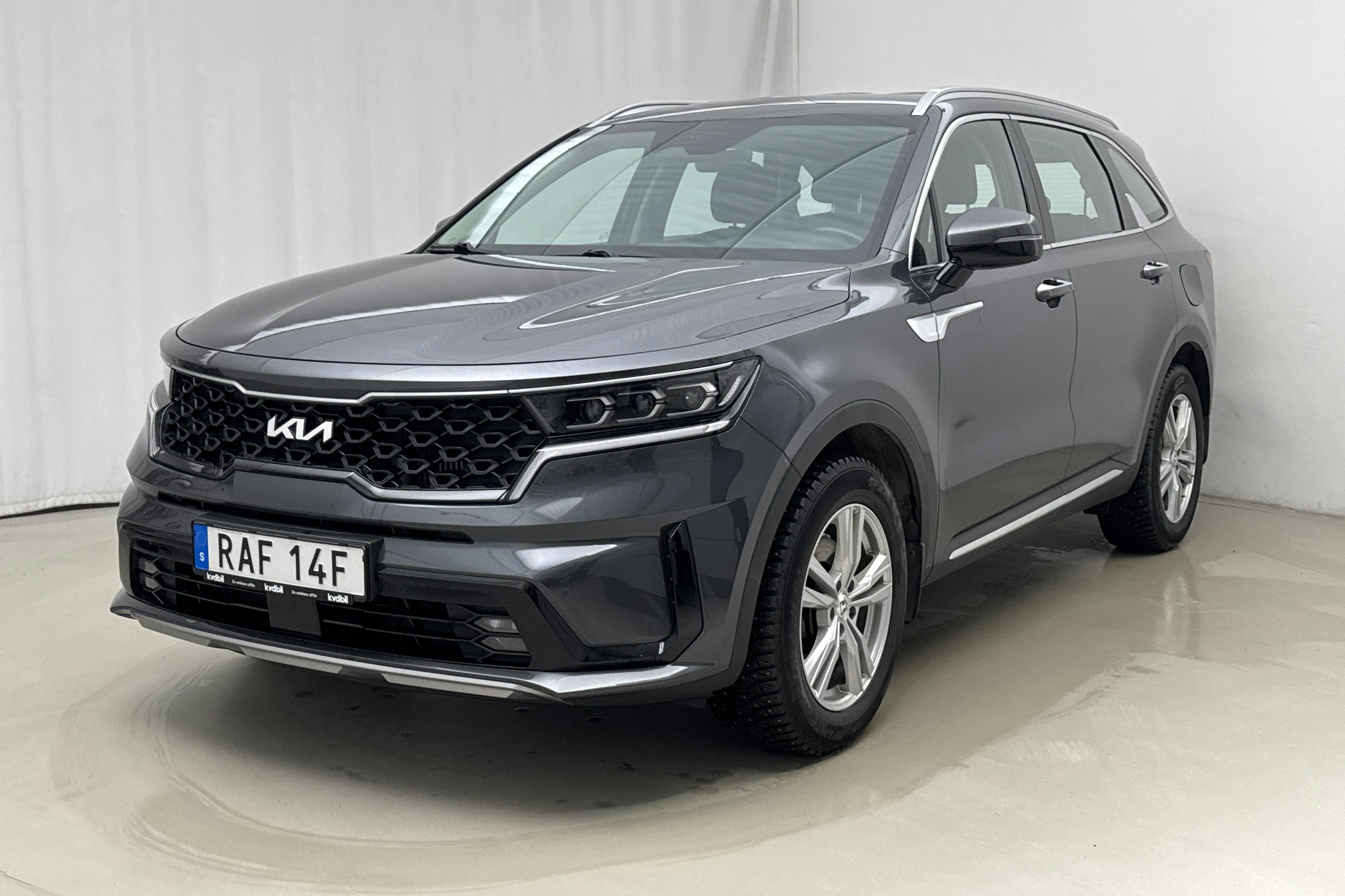 Presentation photo 1 of 20: KIA Sorento 1.6 T-GDi Plug-in Hybrid AWD (265hk) - 74 240 km - Automatic - gray - 2023