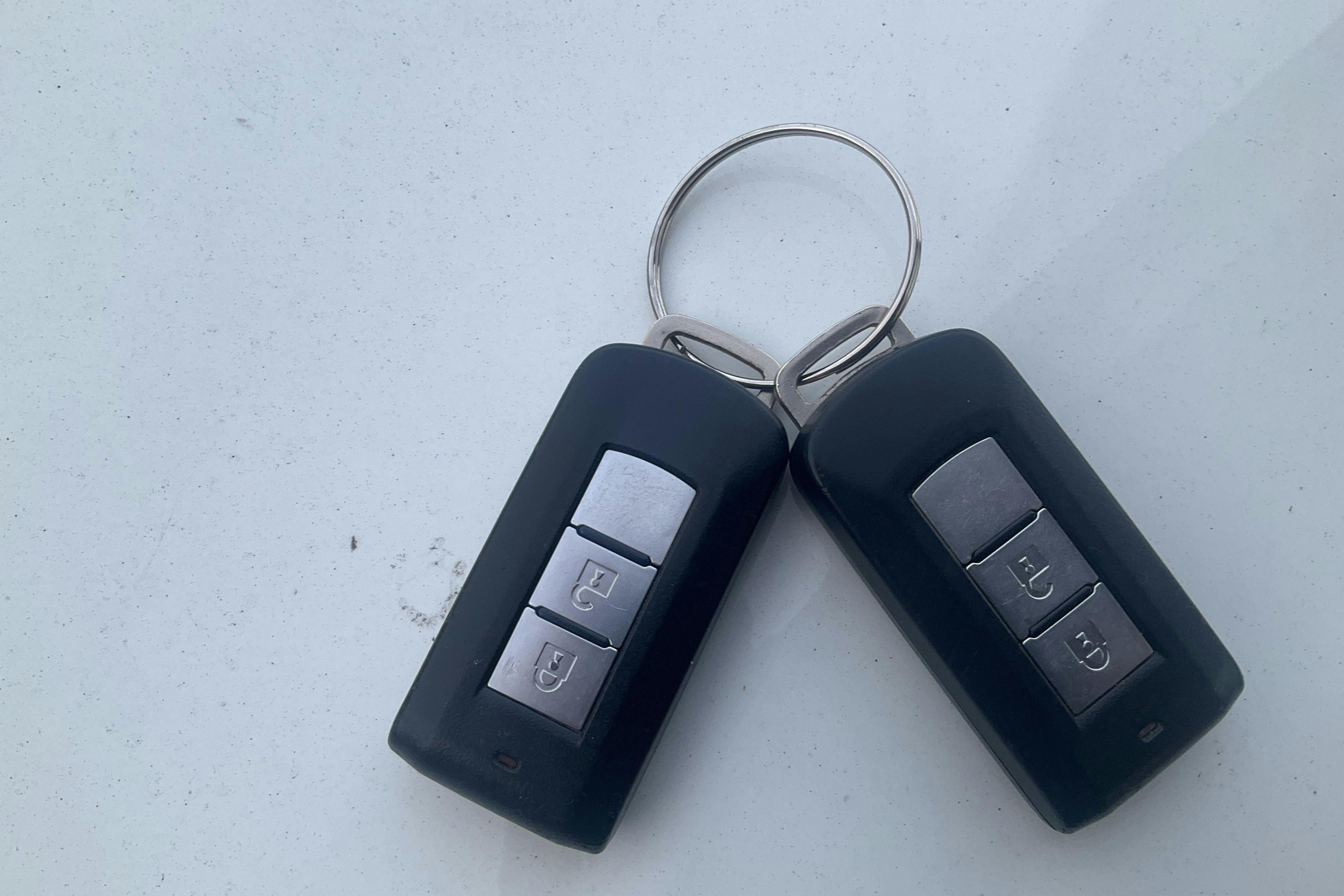 Presentationsfoto 17 av 17: Mitsubishi Outlander 2.0 Plug-in Hybrid 4WD (121hk) - 18 979 mil - Automat - vit - 2014