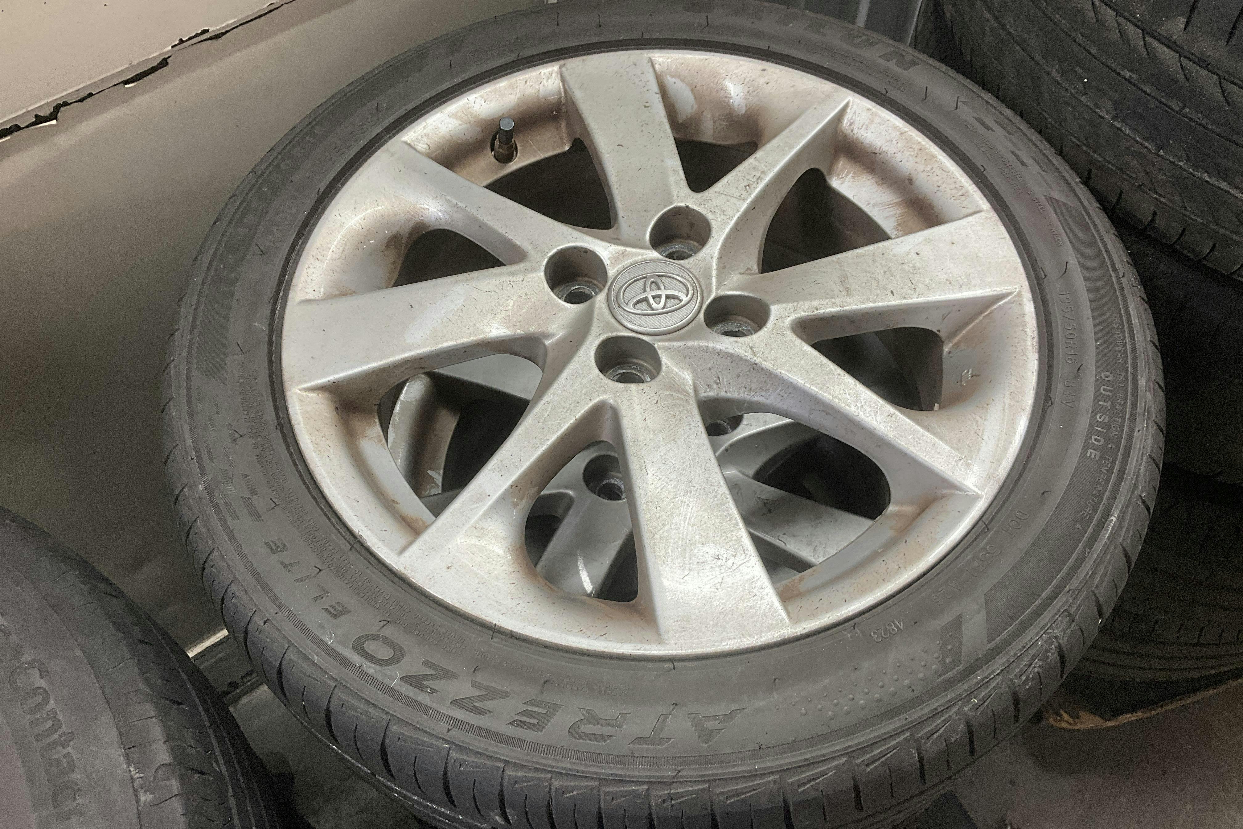 Præsentationsfoto 13 af 13: Toyota Yaris 1.5 HSD 5dr (75hk) - 93 740 kilometer - Salgsautomat - Sølv - 2015