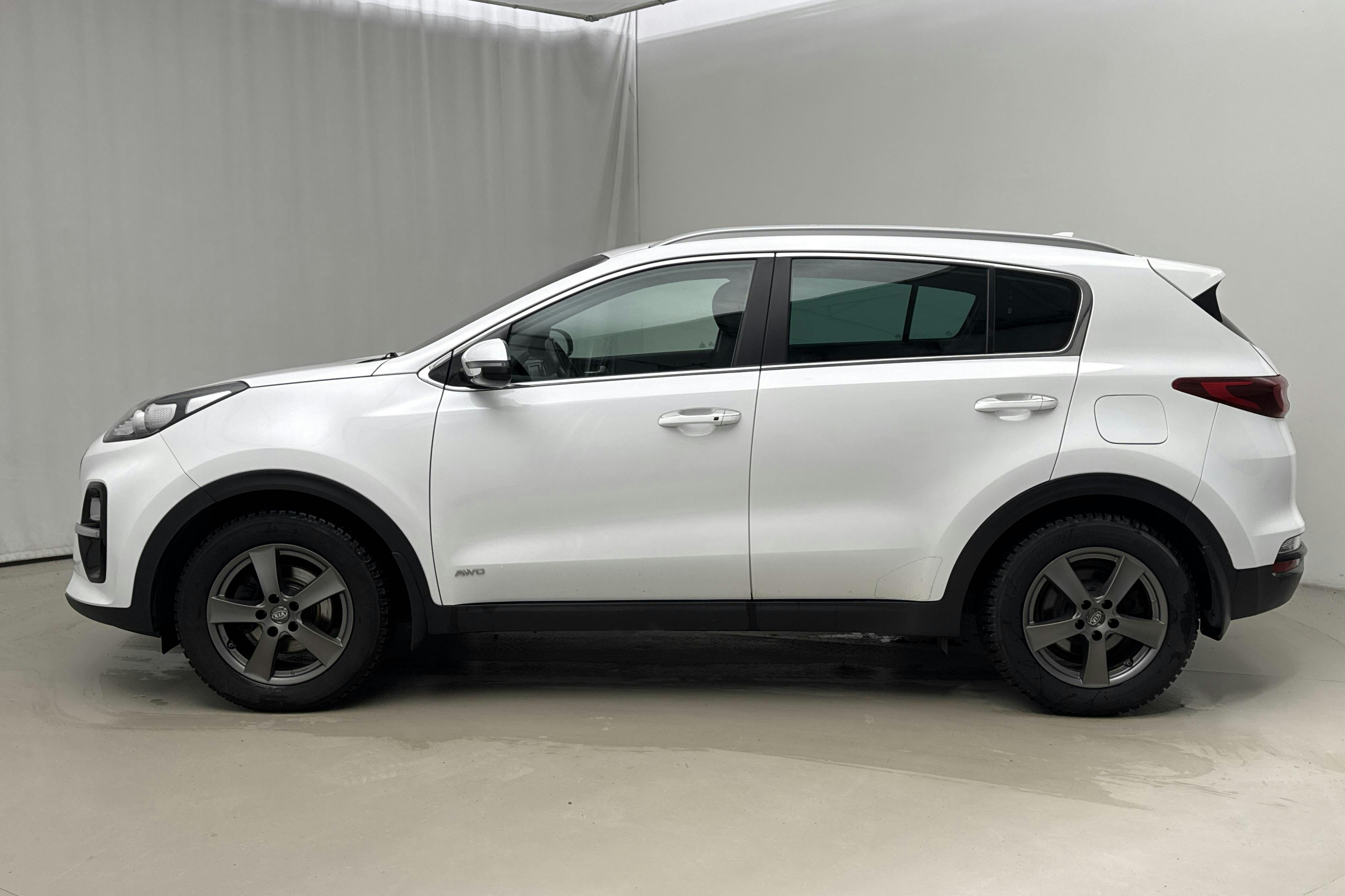 Presentationsfoto 2 av 16: KIA Sportage 1.6 CRDi AWD (136hk) - 8 005 mil - Automat - vit - 2019