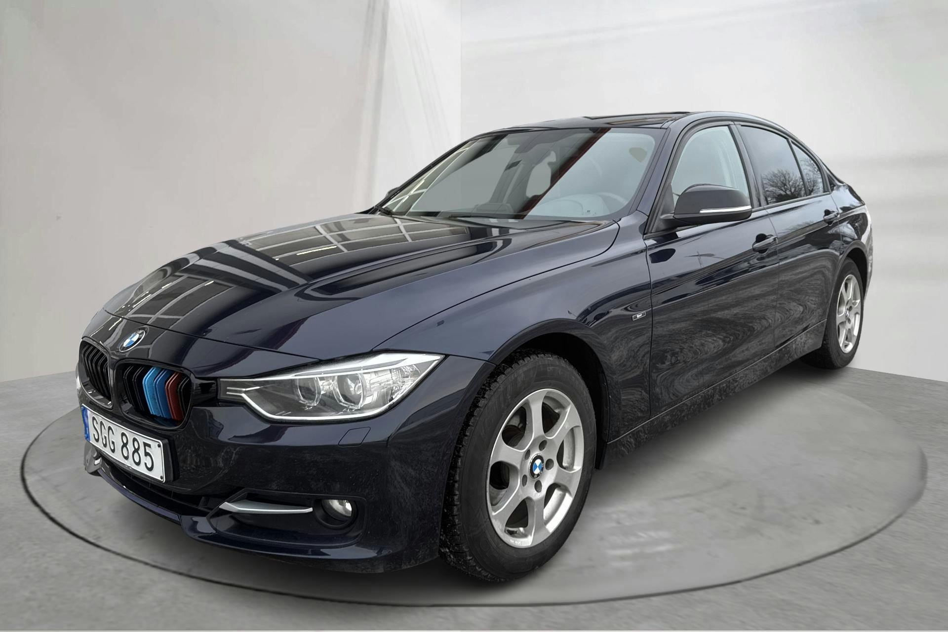 Presentationsfoto 1 av 13: BMW 318d Sedan, F30 (143hk) - 16 042 mil - Manuell - blå - 2014