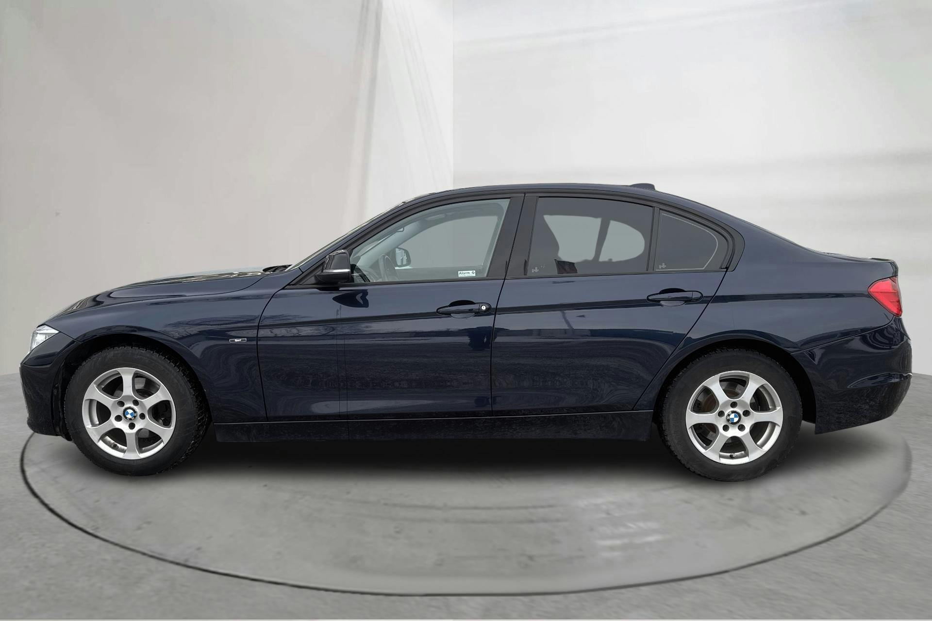 Presentationsfoto 2 av 13: BMW 318d Sedan, F30 (143hk) - 16 042 mil - Manuell - blå - 2014
