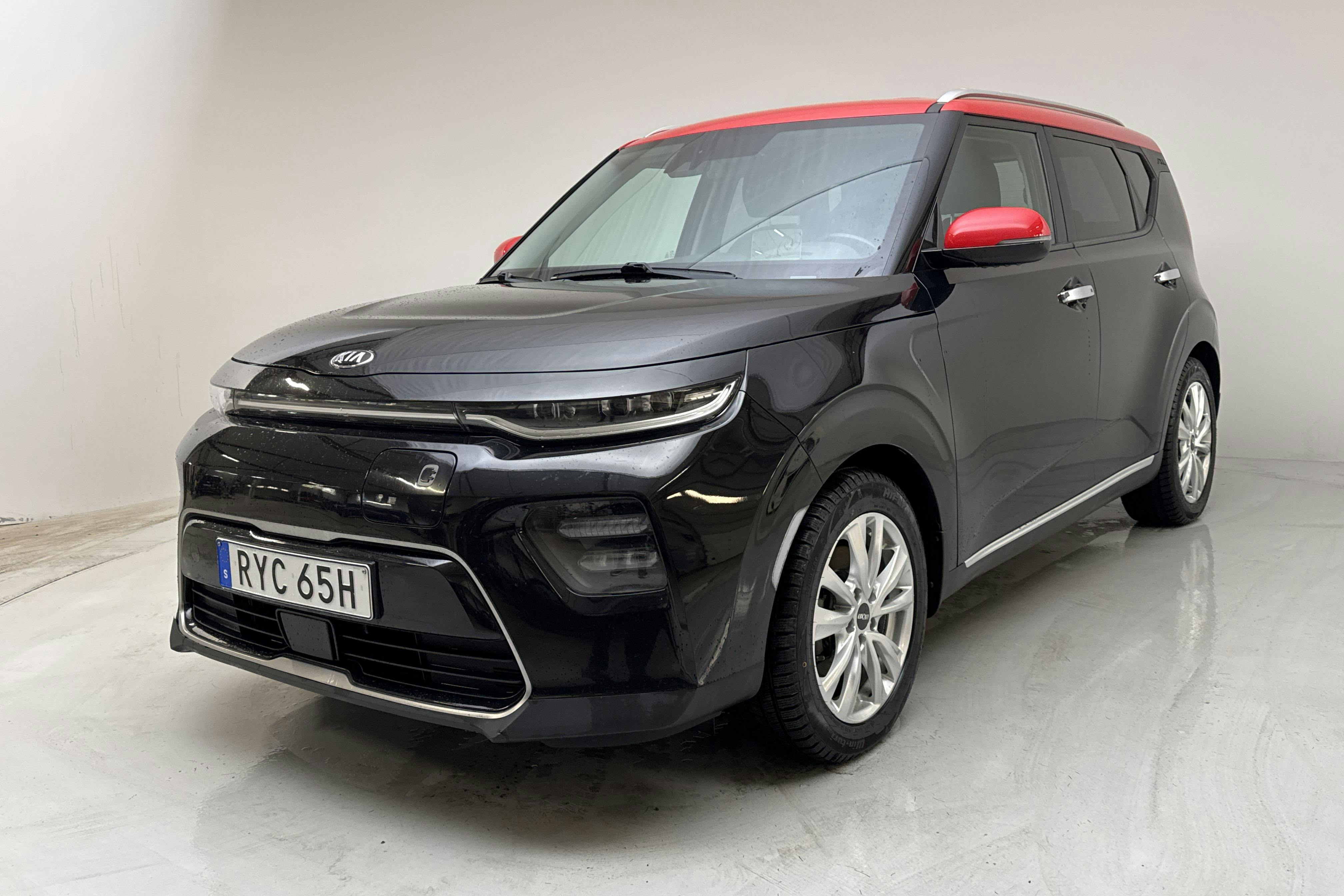 Presentationsfoto 1 av 19: KIA e-Soul Long Range 64kWh (204hk) - 14 321 mil - Automat - svart - 2020
