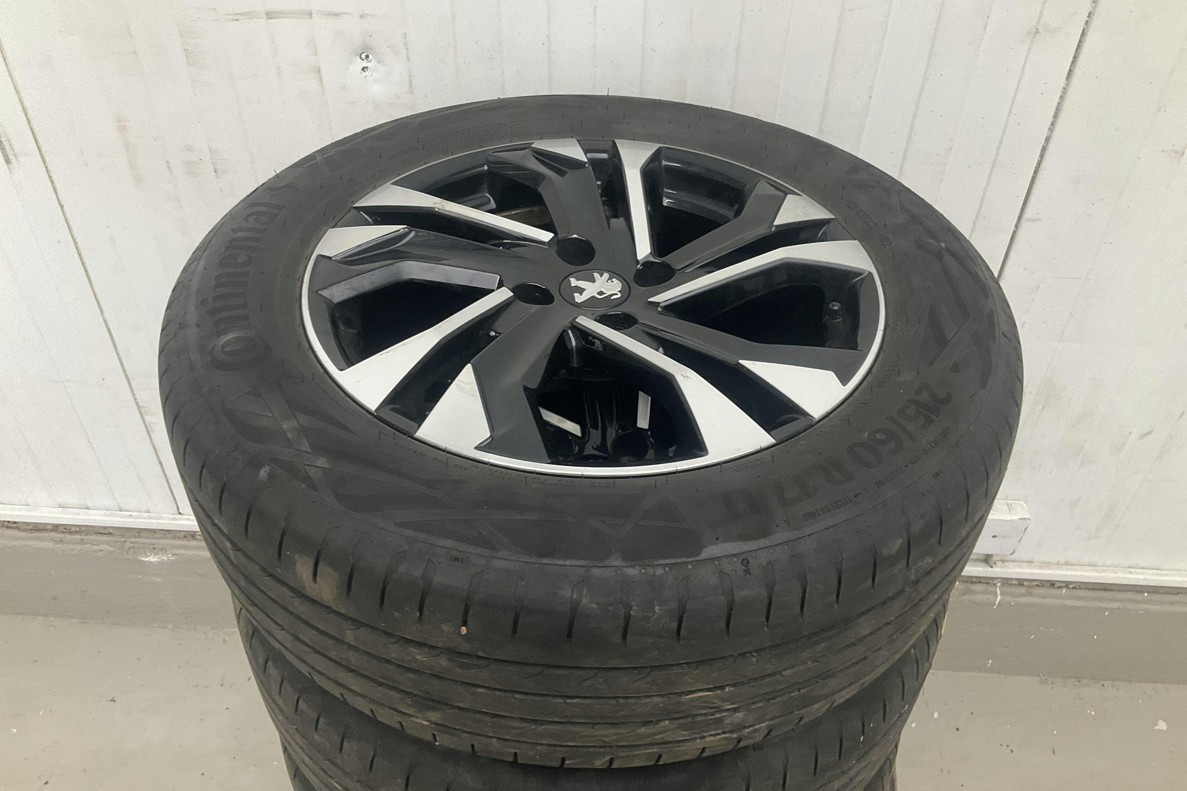 Presentation photo 19 of 19: Peugeot e-2008 50kWh (136hk) - 26 820 km - Automatic - orange - 2022