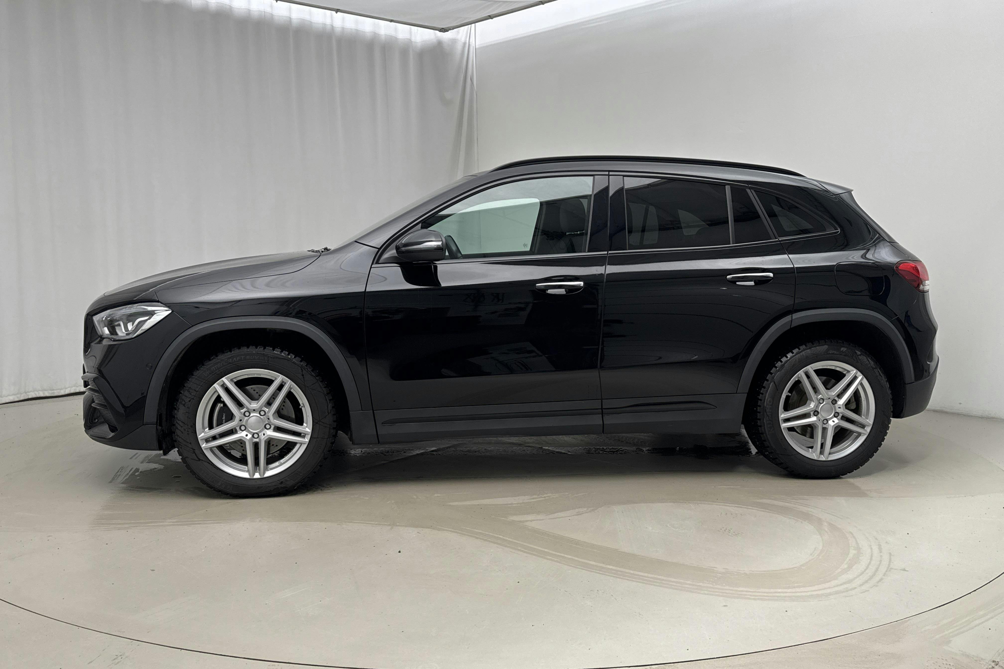 Presentation photo 2 of 23: Mercedes GLA 250 e H247 (218hk) - 38 240 km - Automatic - black - 2023
