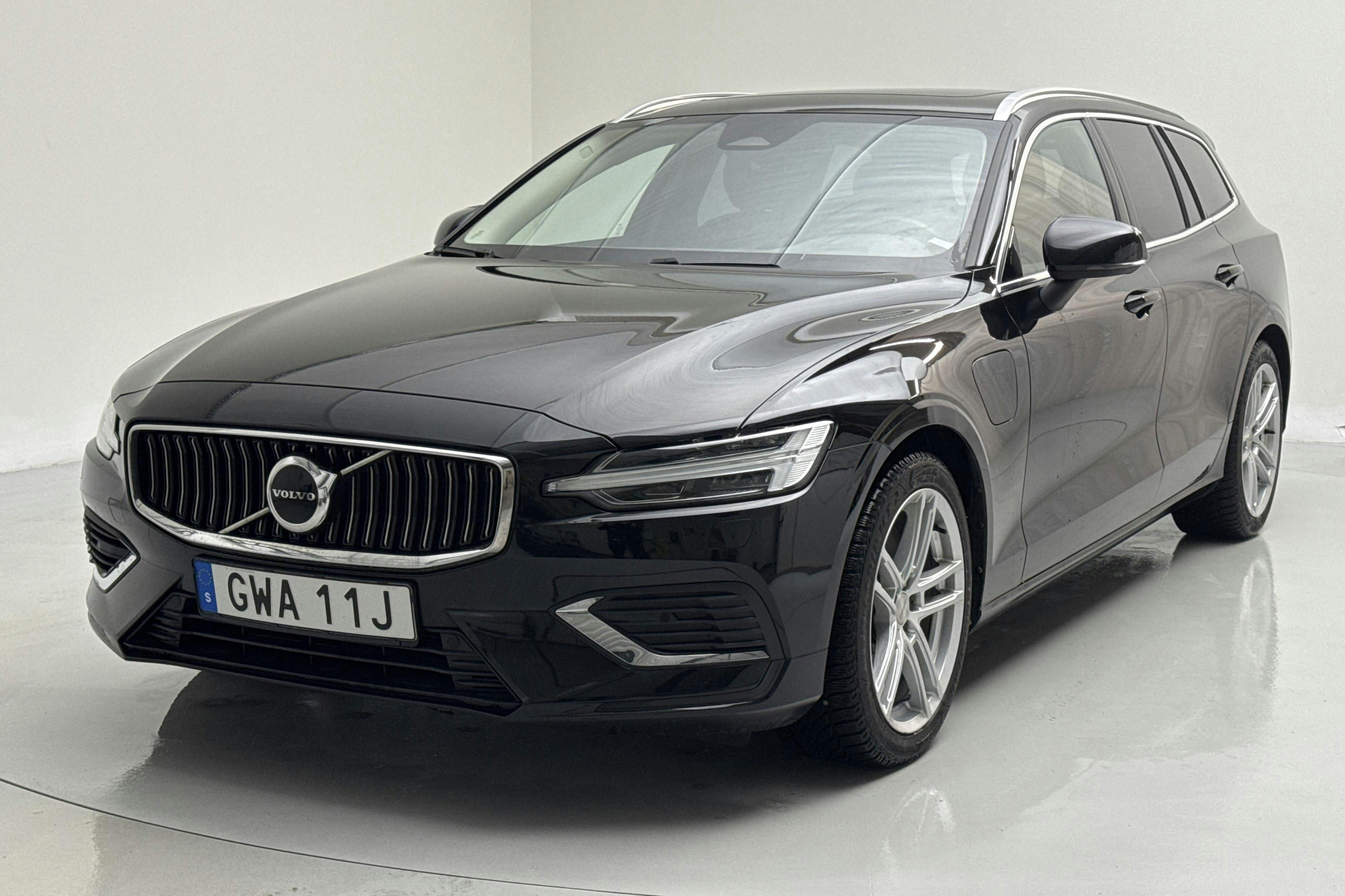 Presentationsfoto 1 av 18: Volvo V60 T6 AWD Recharge (350hk) - 5 271 mil - Automat - svart - 2023