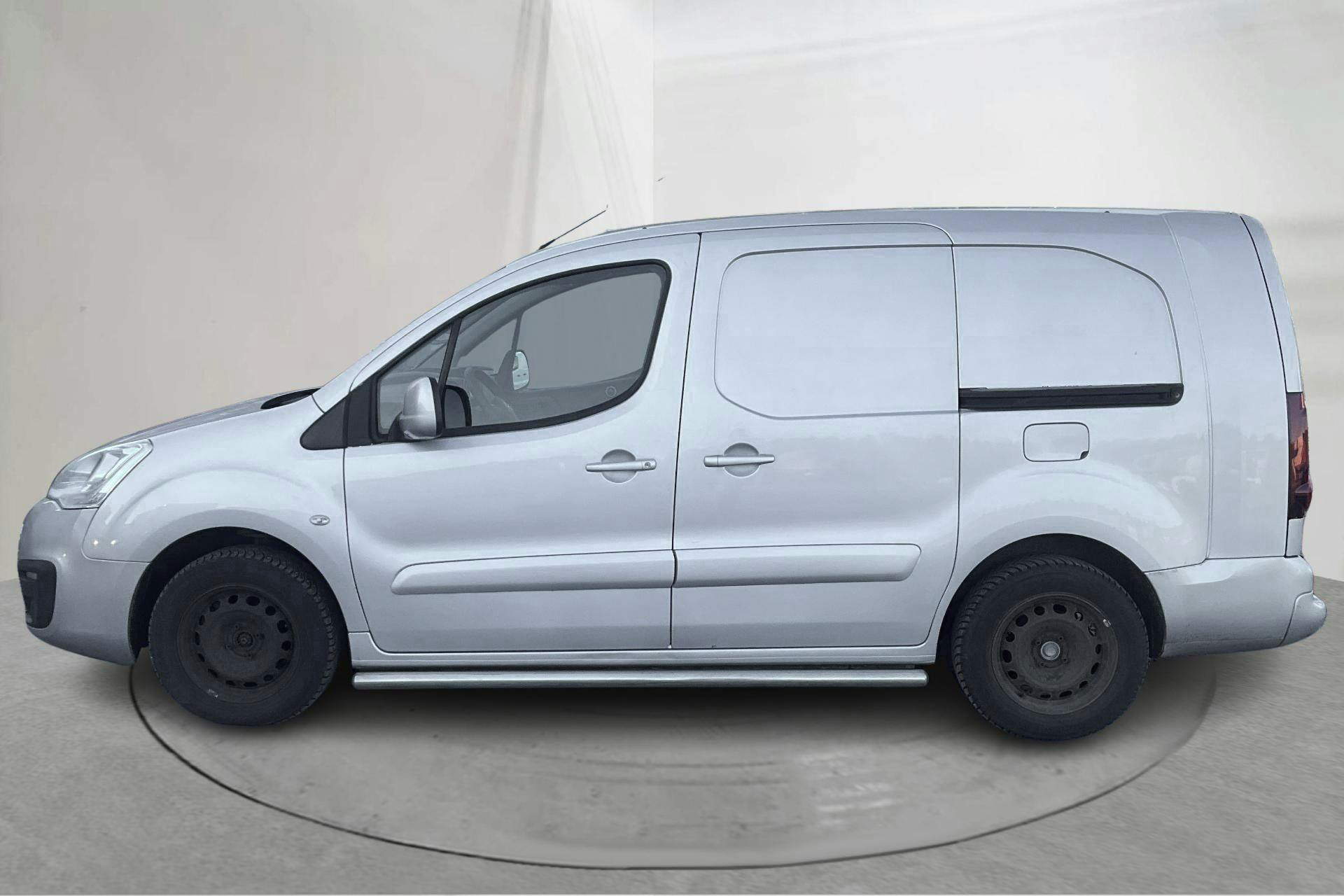 Zdjęcie prezentacyjne 2 z 11: Citroën Berlingo 1.6 BlueHDi Skåp (100hk) - 232 970 km - Manualna - srebro - 2016