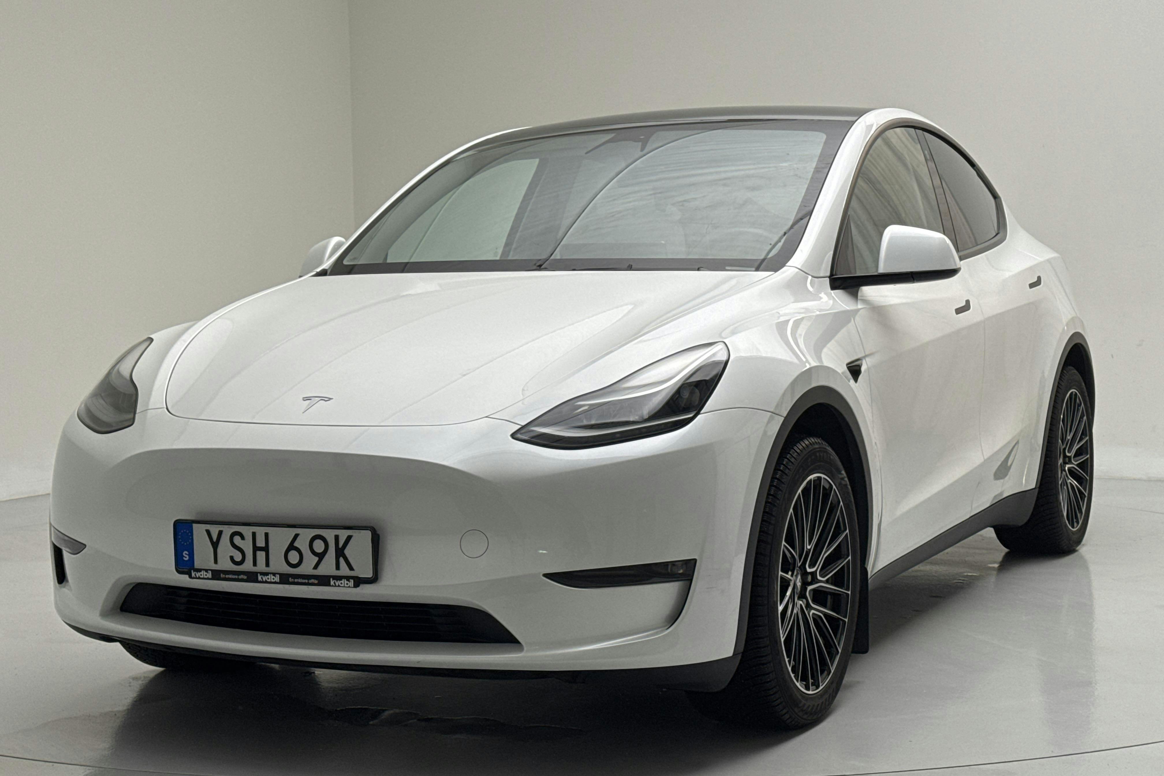 Esittelykuva 1 osoitteesta 19: Tesla Model Y Long Range Dual Motor AWD - 48 300 km - Automaattinen - valkoinen - 2023