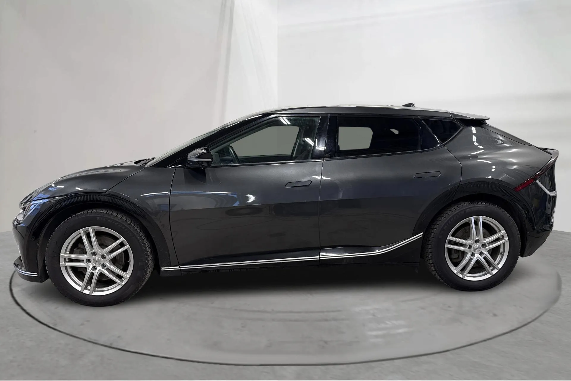 Presentation photo 2 of 20: KIA EV6 AWD (325hk) - 108 290 km - Automatic - gray - 2023