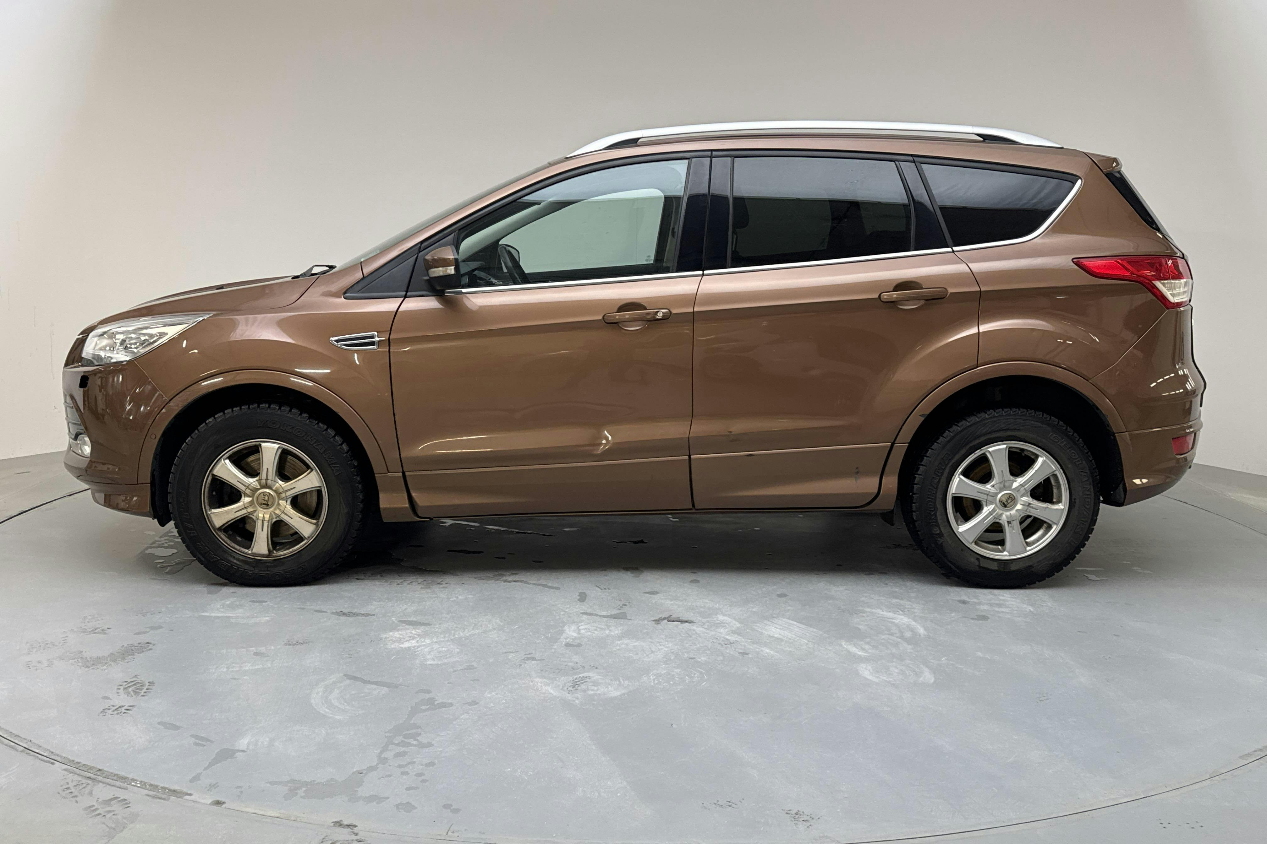 Presentation photo 2 of 12: Ford Kuga 2.0 TDCi AWD (150hk) - 128 600 km - Automatic - brown - 2015