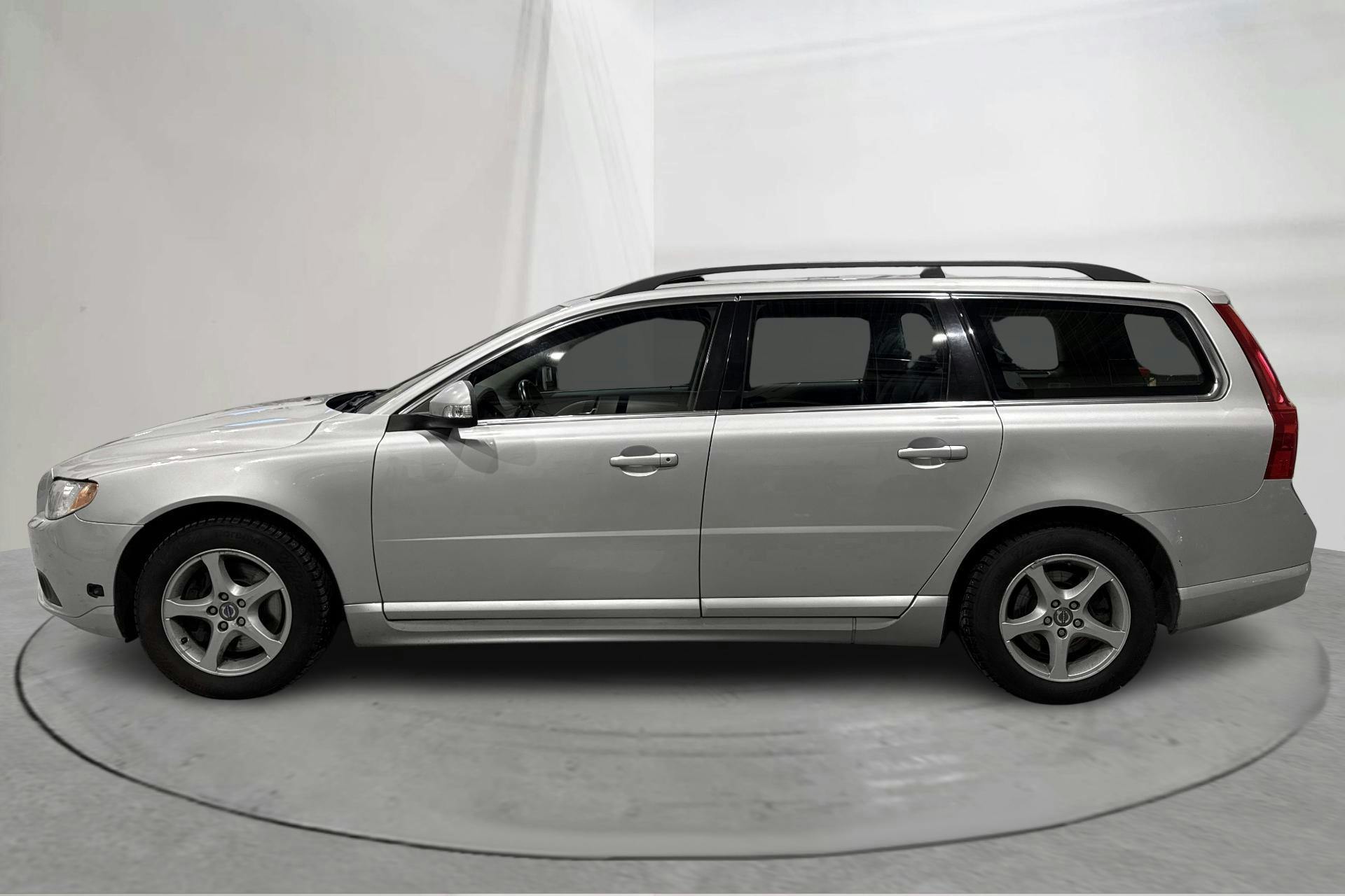 Presentationsfoto 2 av 14: Volvo V70 II D5 AWD (205hk) - 17 294 mil - Automat - Light Grey - 2010
