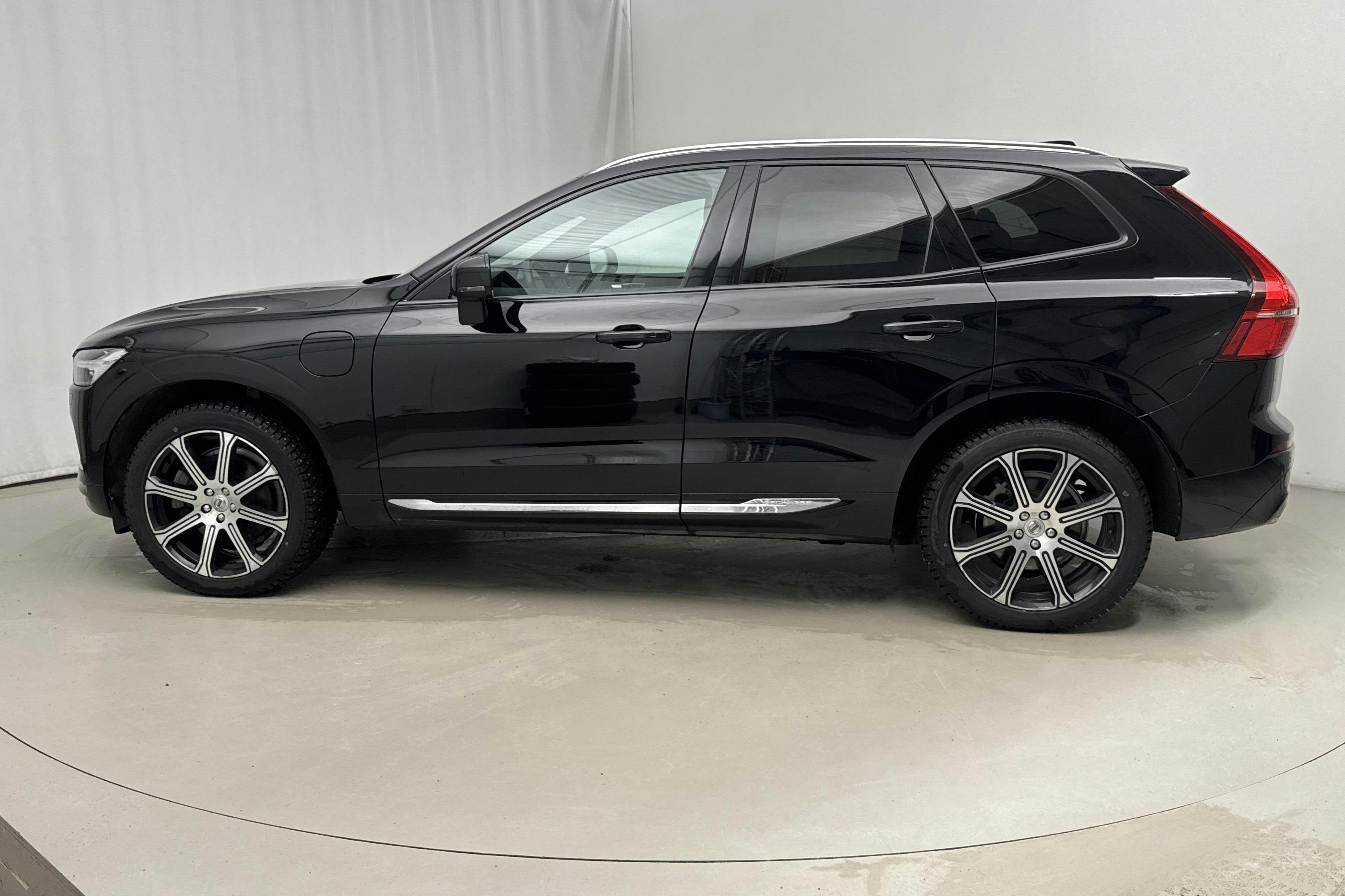 Presentationsfoto 2 av 21: Volvo XC60 T6 AWD Recharge (340hk) - 9 435 mil - Automat - svart - 2021