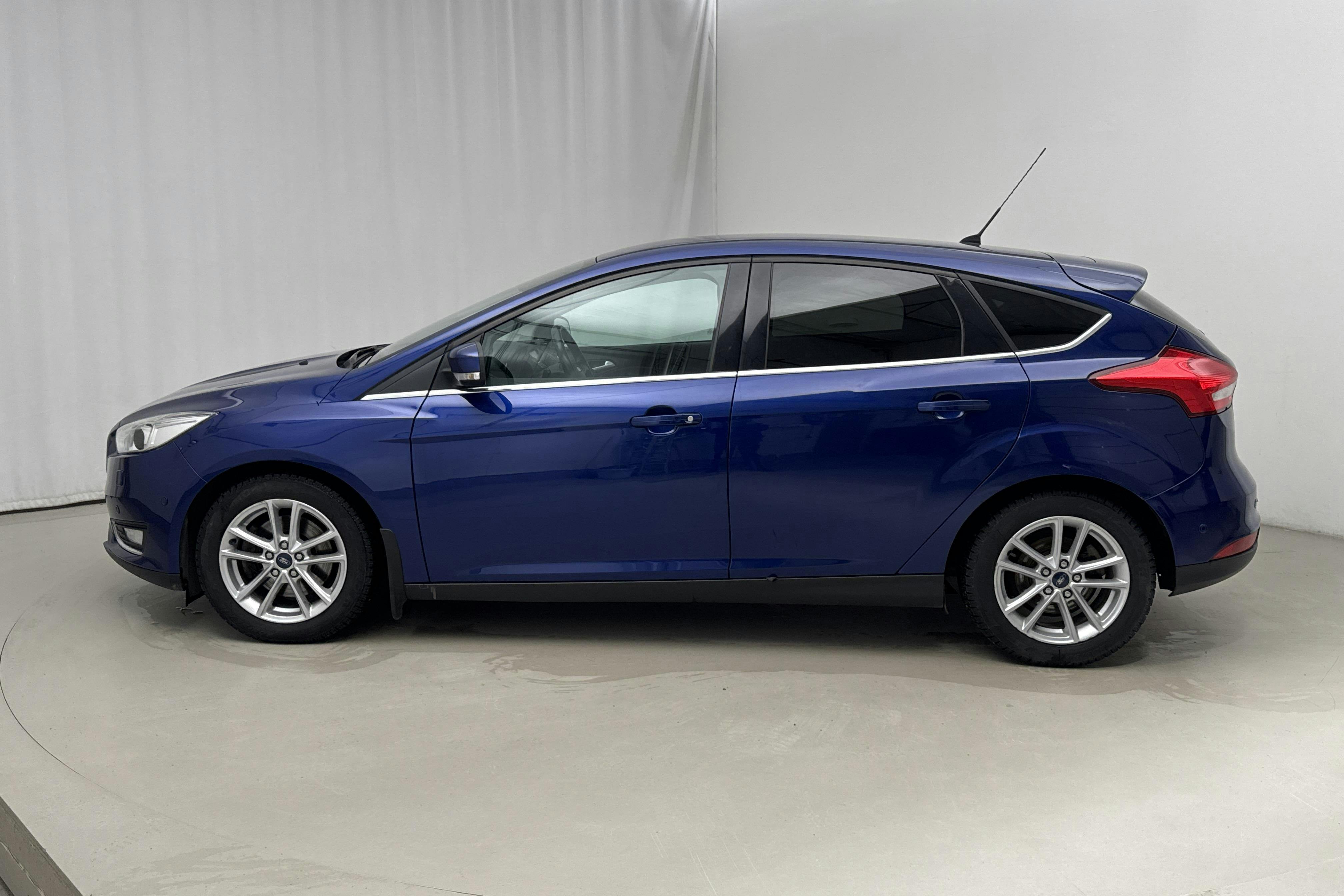 Presentation photo 2 of 15: Ford Focus 1.5 EcoBoost 5dr (150hk) - 129 460 km - Manual - blue - 2015