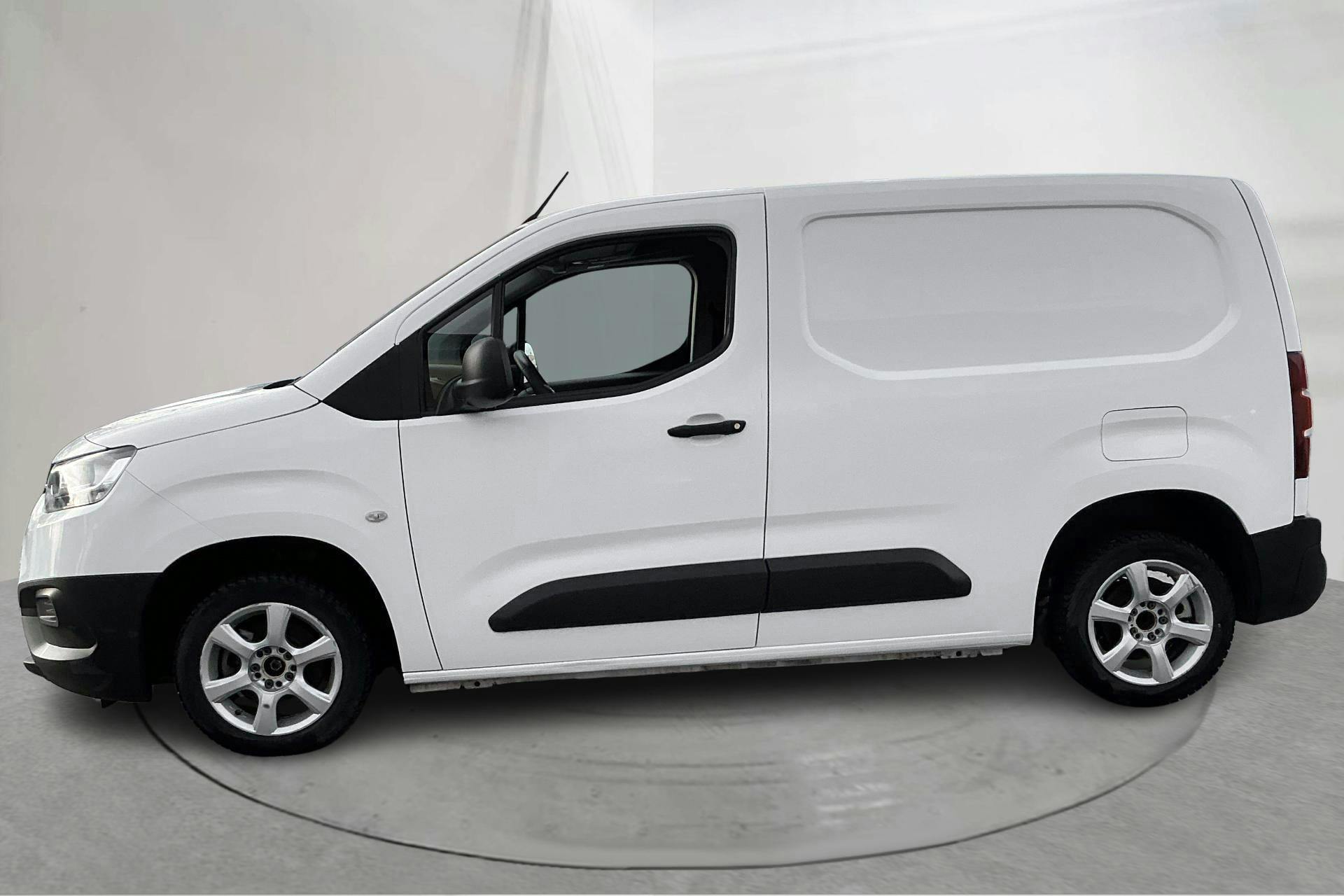 Presentationsfoto 2 av 14: Toyota ProAce City 1.2T (110hk) - 23 546 mil - Manuell - vit - 2021