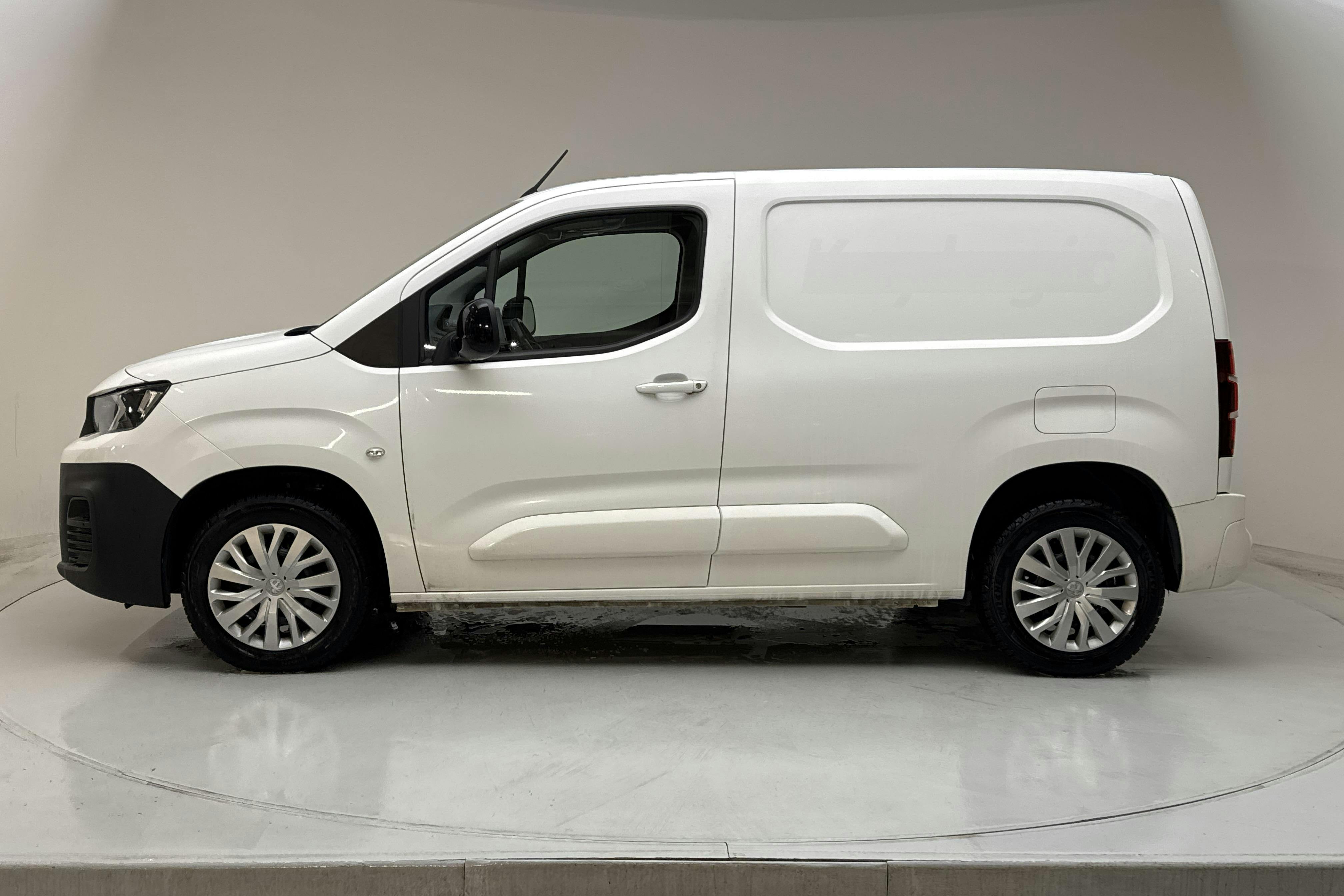 Presentation photo 2 of 14: Peugeot Partner 1.5 HDI Skåp (130hk) - 59 470 km - Automatic - white - 2022