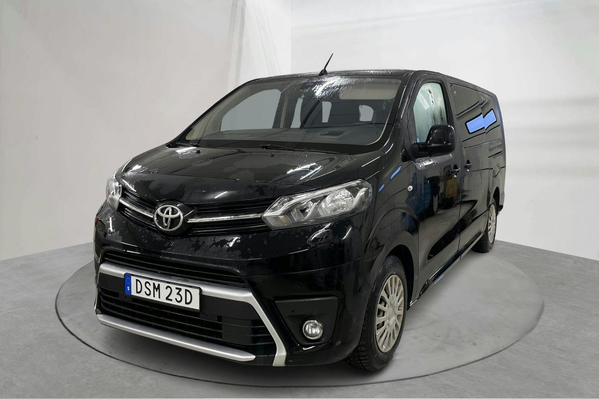 Presentationsfoto 1 av 17: Toyota PROACE Verso 1.5D (120hk) - 5 134 mil - Manuell - svart - 2019