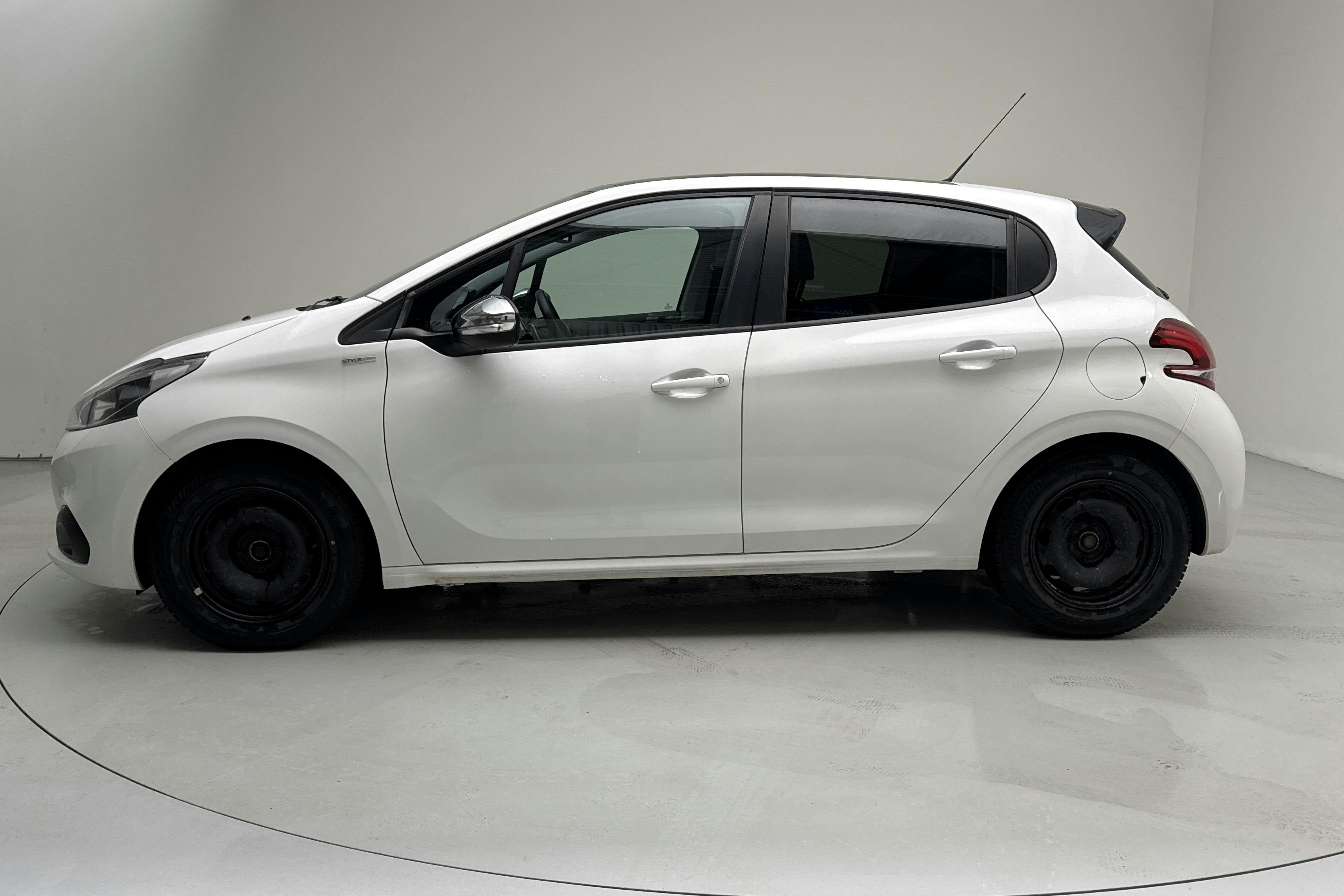 Presentationsfoto 2 av 14: Peugeot 208 PureTech 5dr (82hk) - 11 590 mil - Automat - 2018
