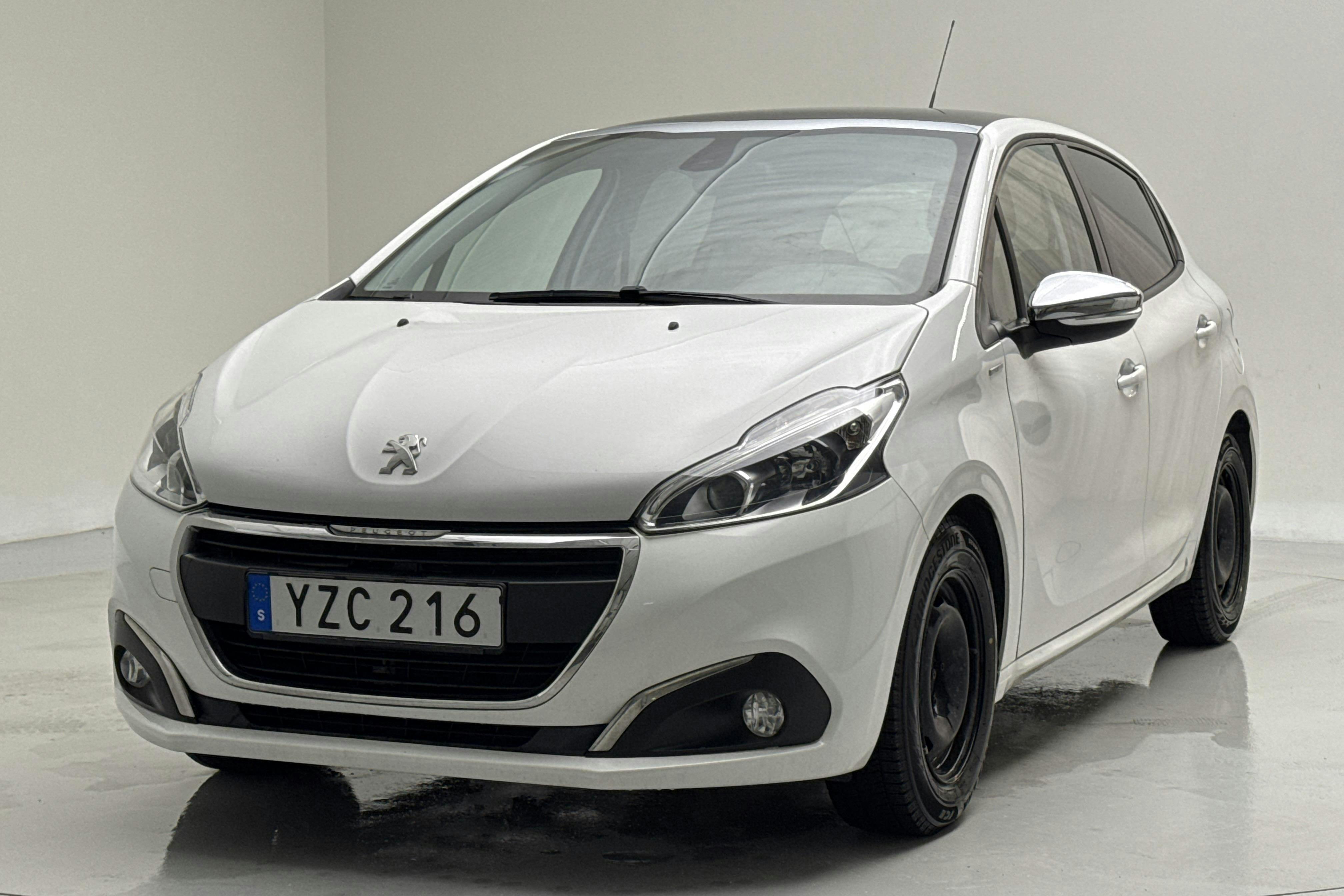 Presentationsfoto 1 av 14: Peugeot 208 PureTech 5dr (82hk) - 11 590 mil - Automat - 2018