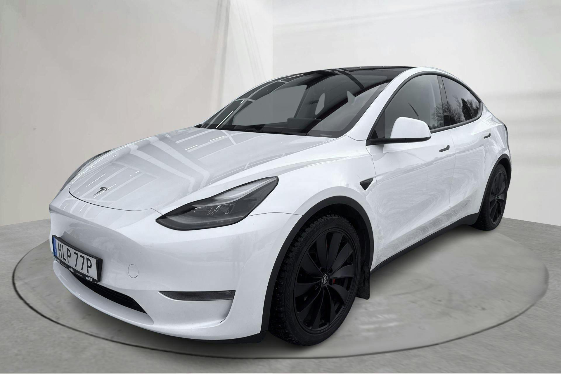 Presentationsfoto 1 av 21: Tesla Model Y Performance Dual Motor AWD - 6 153 mil - Automat - vit - 2023