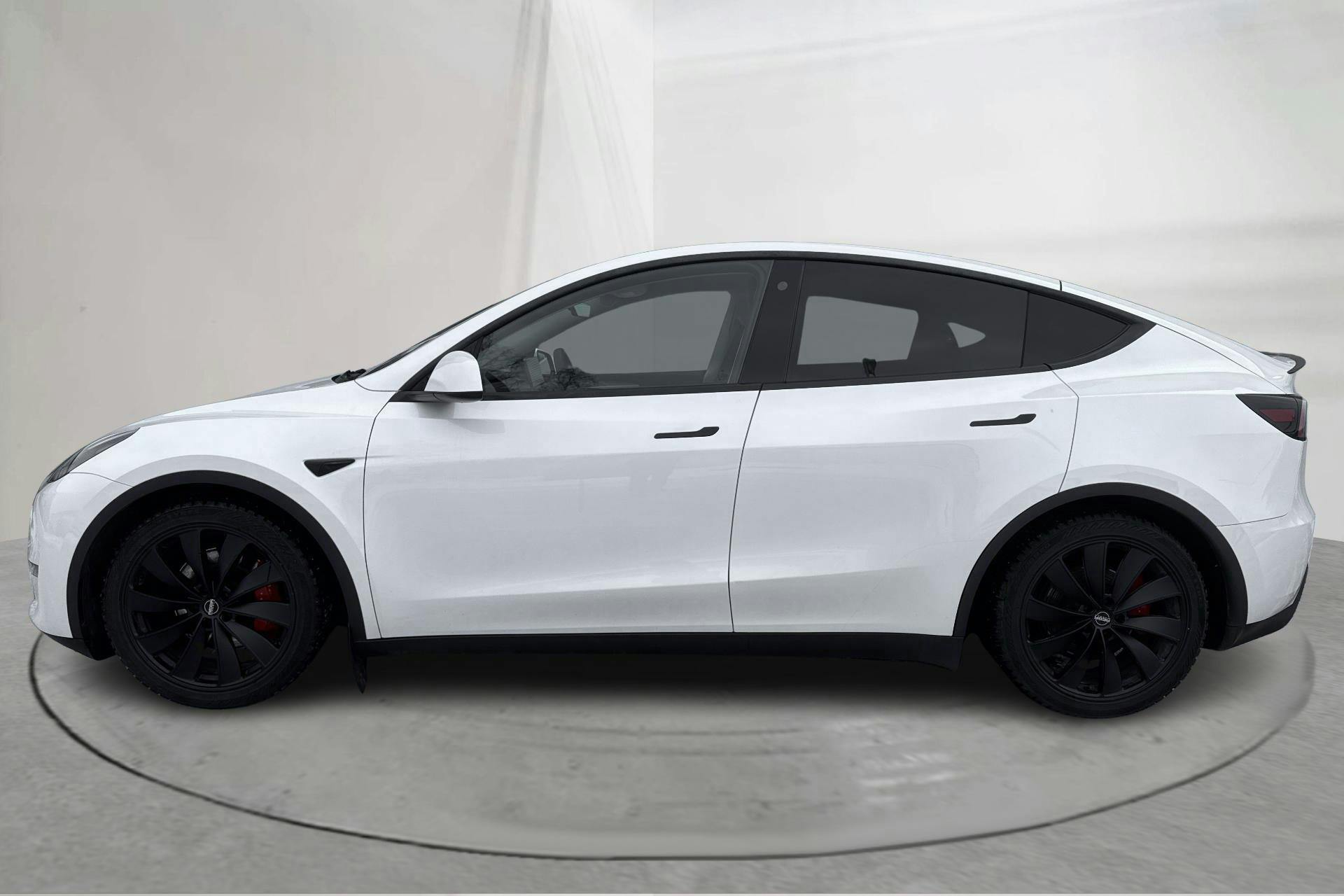Presentationsfoto 2 av 21: Tesla Model Y Performance Dual Motor AWD - 6 153 mil - Automat - vit - 2023
