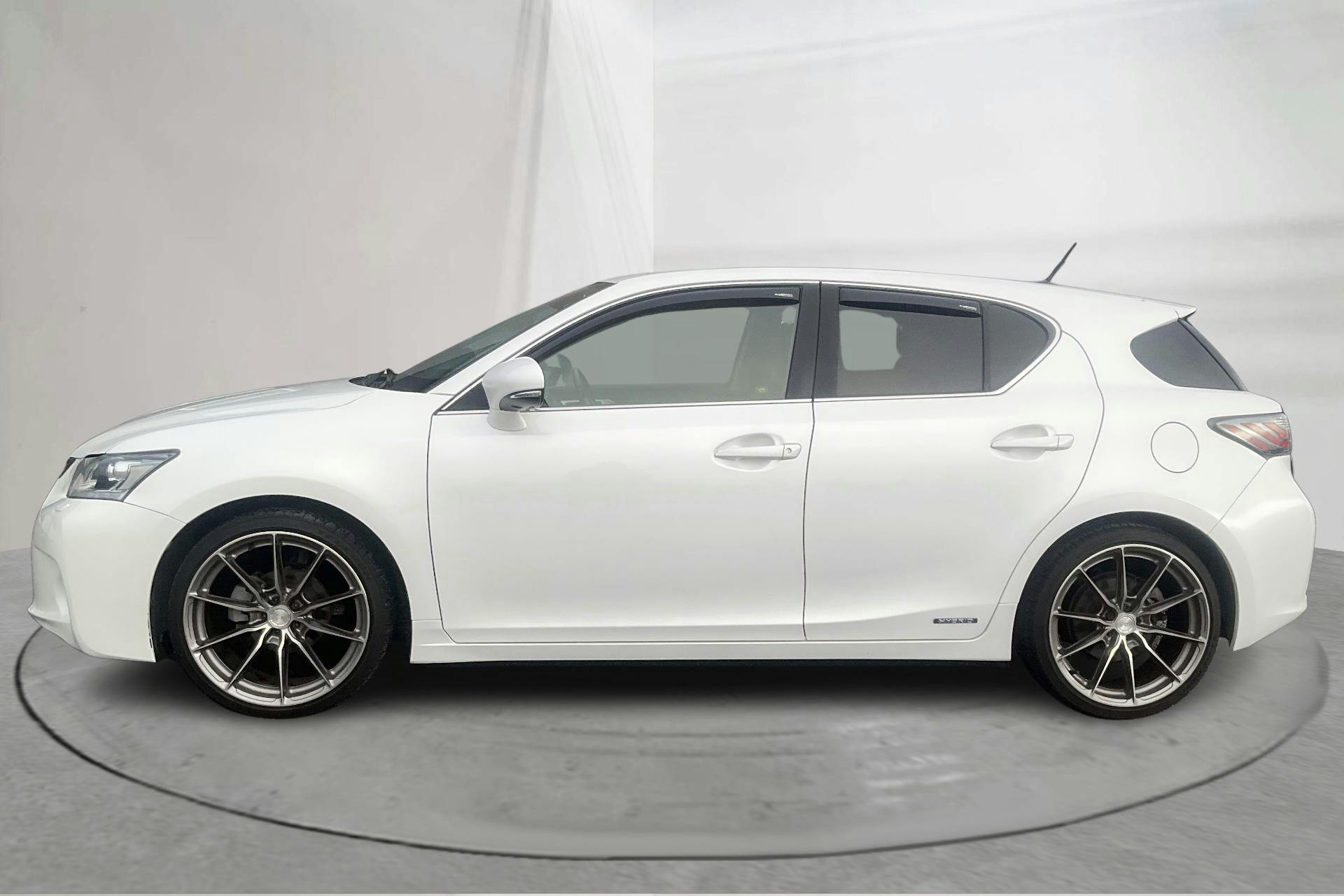 Zdjęcie prezentacyjne 2 z 14: Lexus CT 200h (99hk) - 209 490 km - Automatyczna - biały - 2011