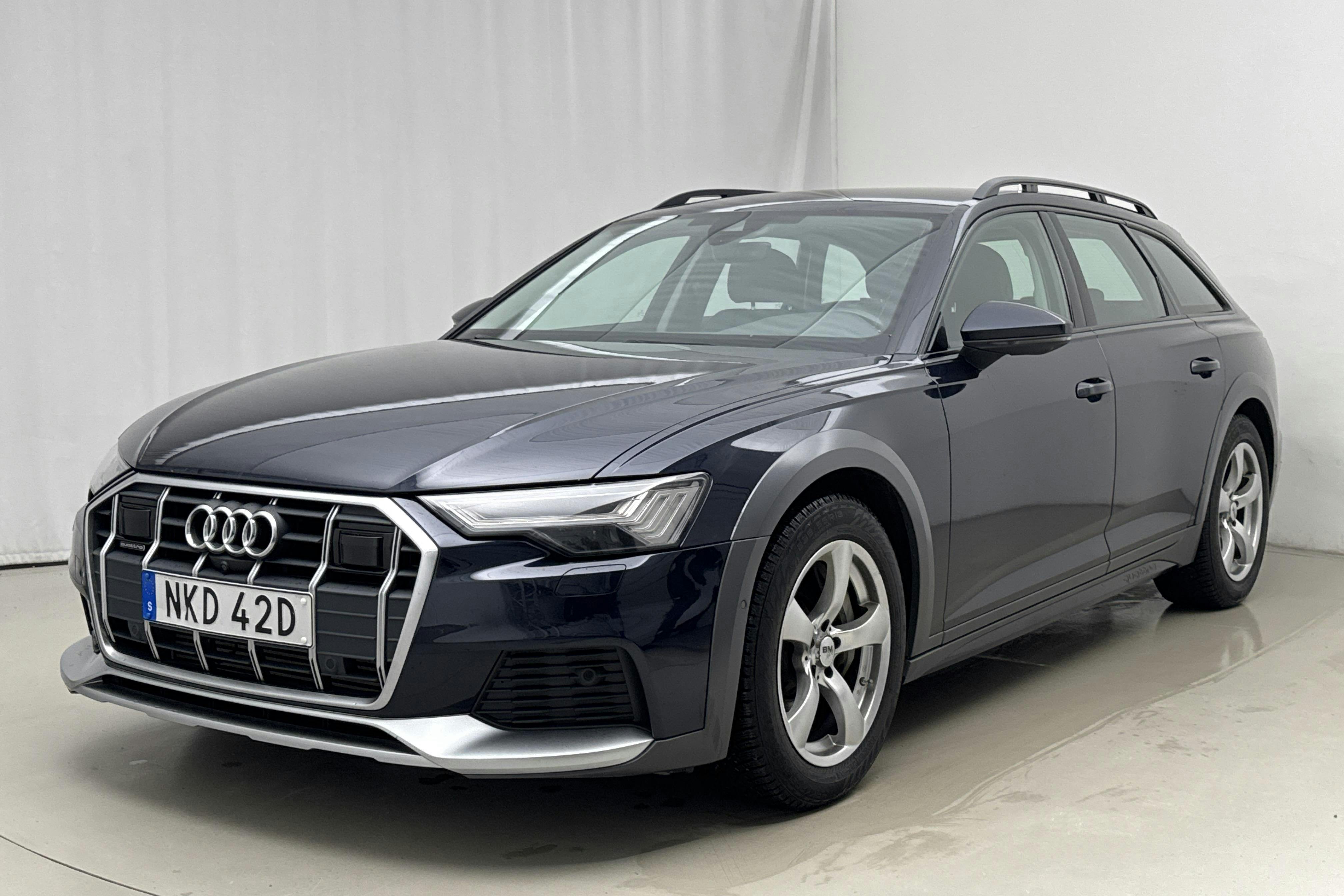 Presentationsfoto 1 av 25: Audi A6 Allroad 55 TDI quattro (349hk) - 15 602 mil - Automat - blå - 2020