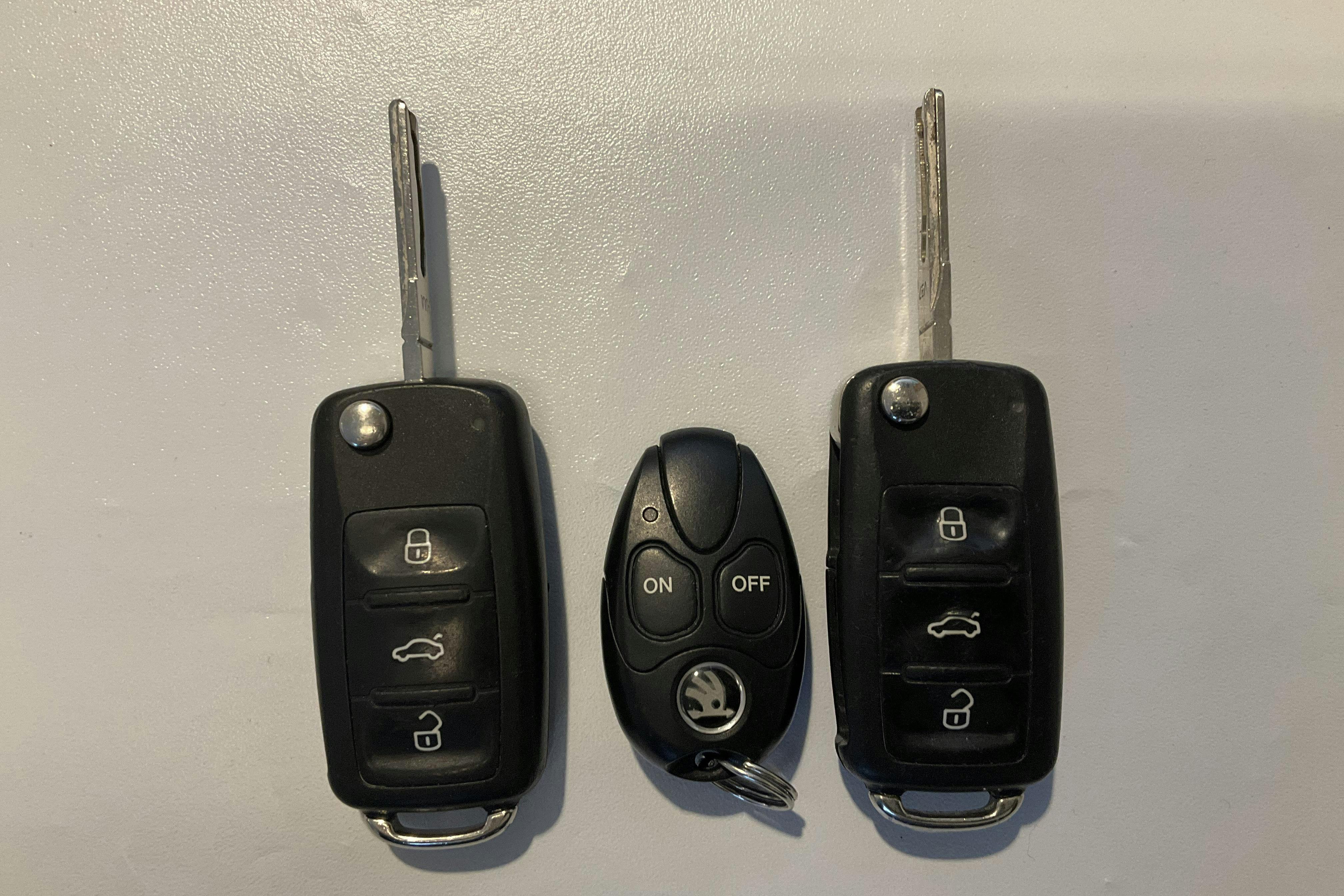 Presentationsfoto 12 av 12: Skoda Superb 2.0 TDI 4x4 Kombi (170hk) - 21 830 mil - Automat - vit - 2015