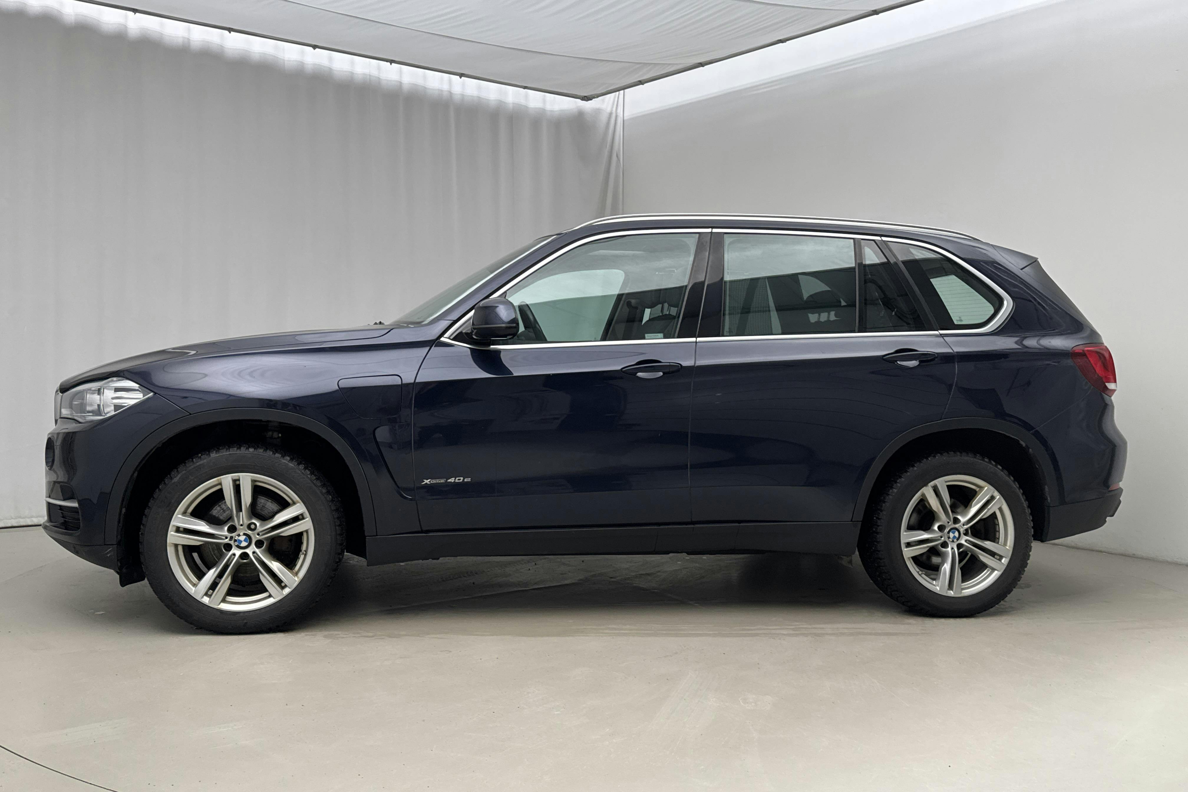 Presentationsfoto 2 av 26: BMW X5 xDrive40e, F15 (313hk) - 17 289 mil - Automat - blå - 2016