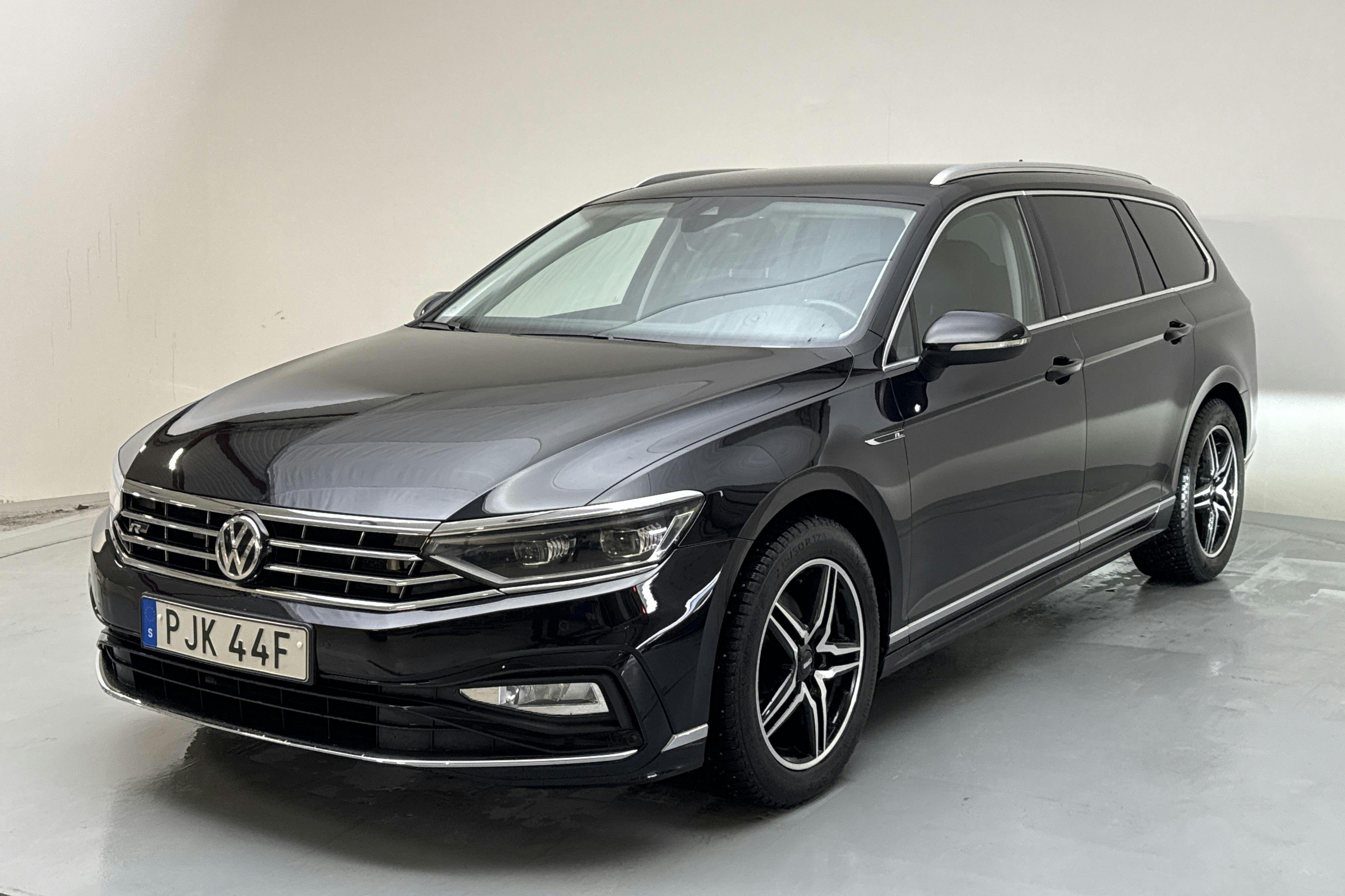 Presentation photo 1 of 17: VW Passat 2.0 TDI Sportscombi 4MOTION (190hk) - 114 930 km - Automatic - black - 2020
