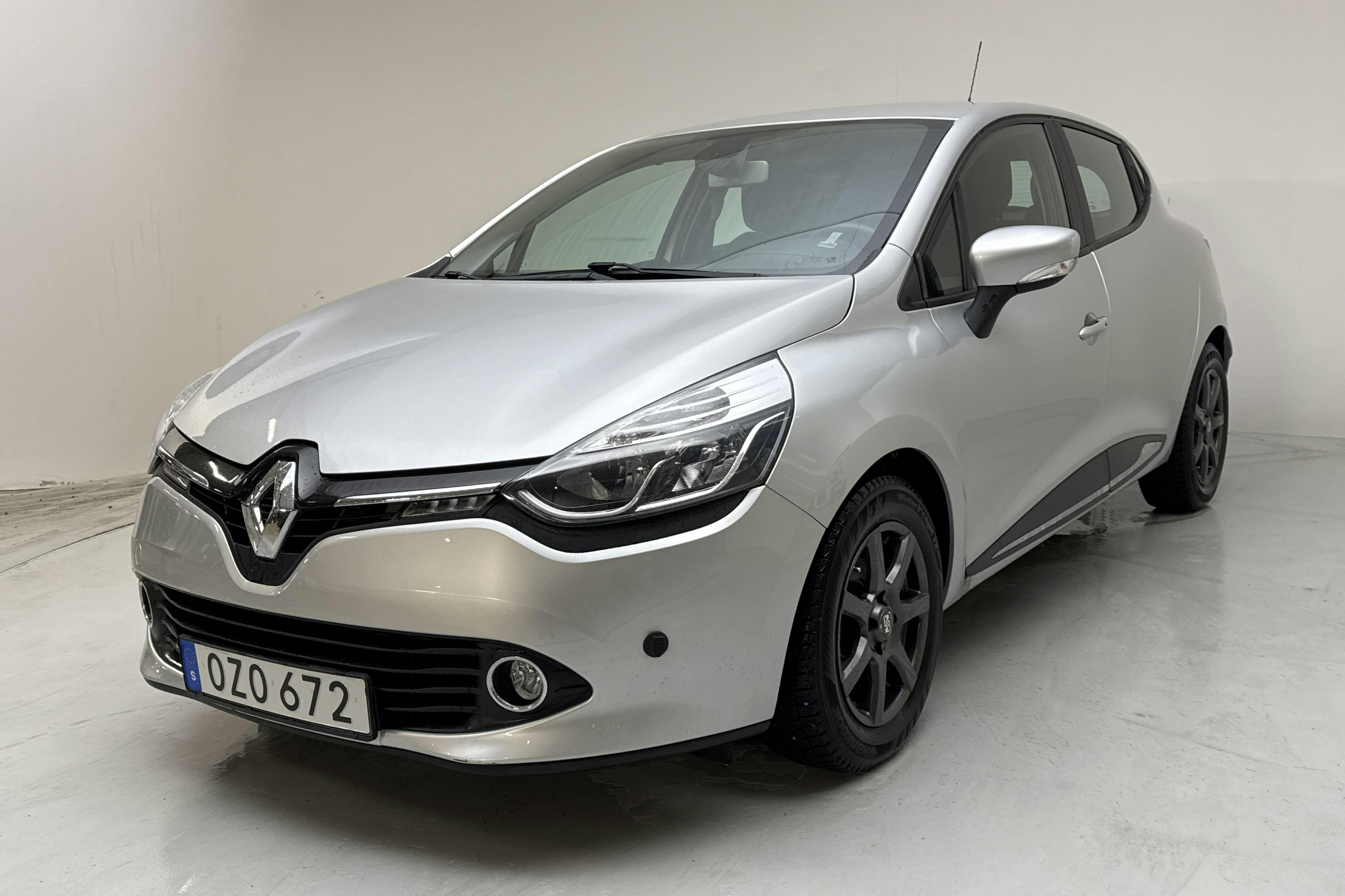 Presentationsfoto 1 av 13: Renault Clio IV 0.9 TCe 90 5dr (90hk) - 4 417 mil - Manuell - silver - 2016
