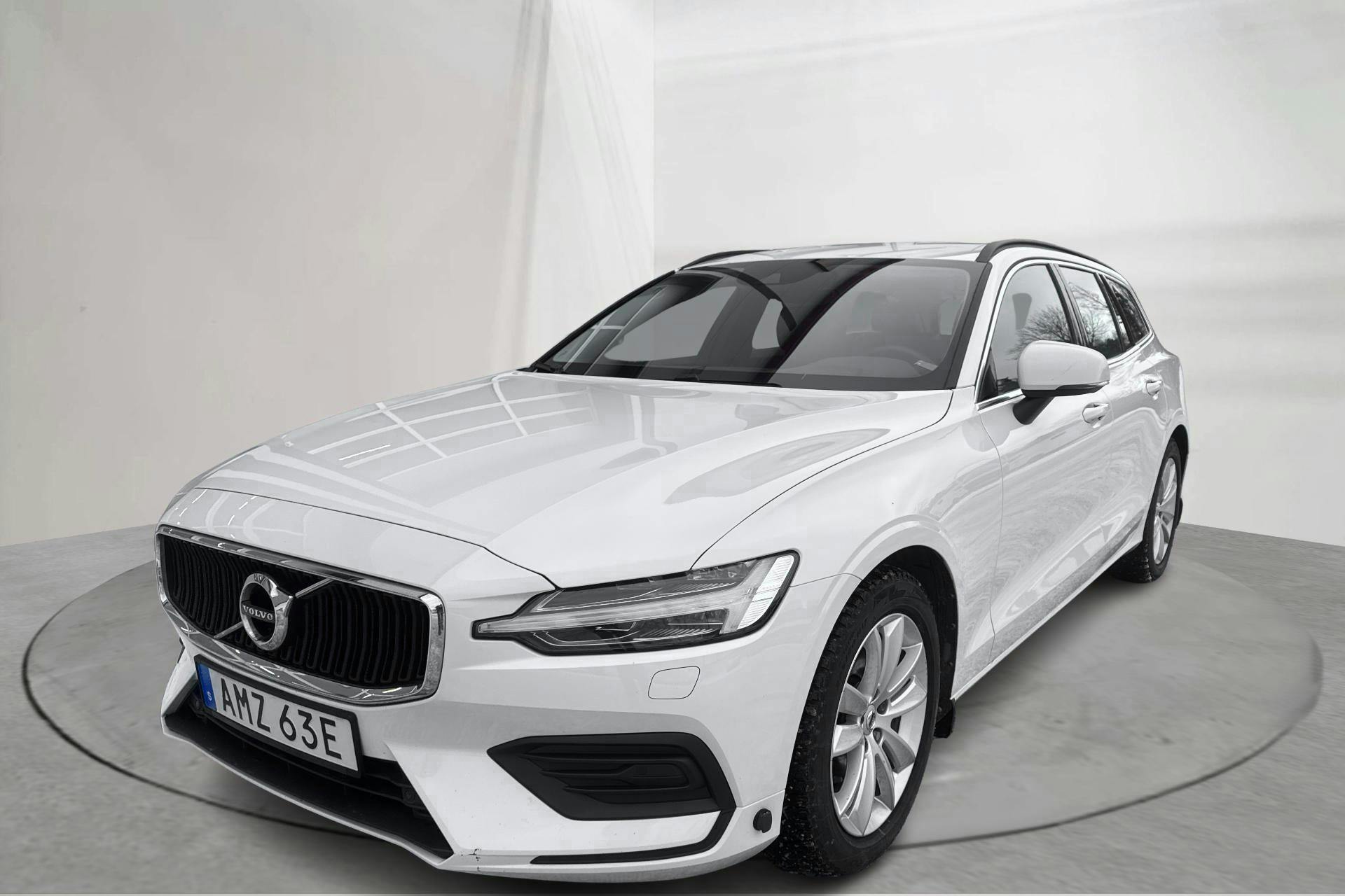 Præsentationsfoto 1 af 21: Volvo V60 B4 Mildhybrid, Diesel (197hk) - 86 450 kilometer - Salgsautomat - Hvid - 2022