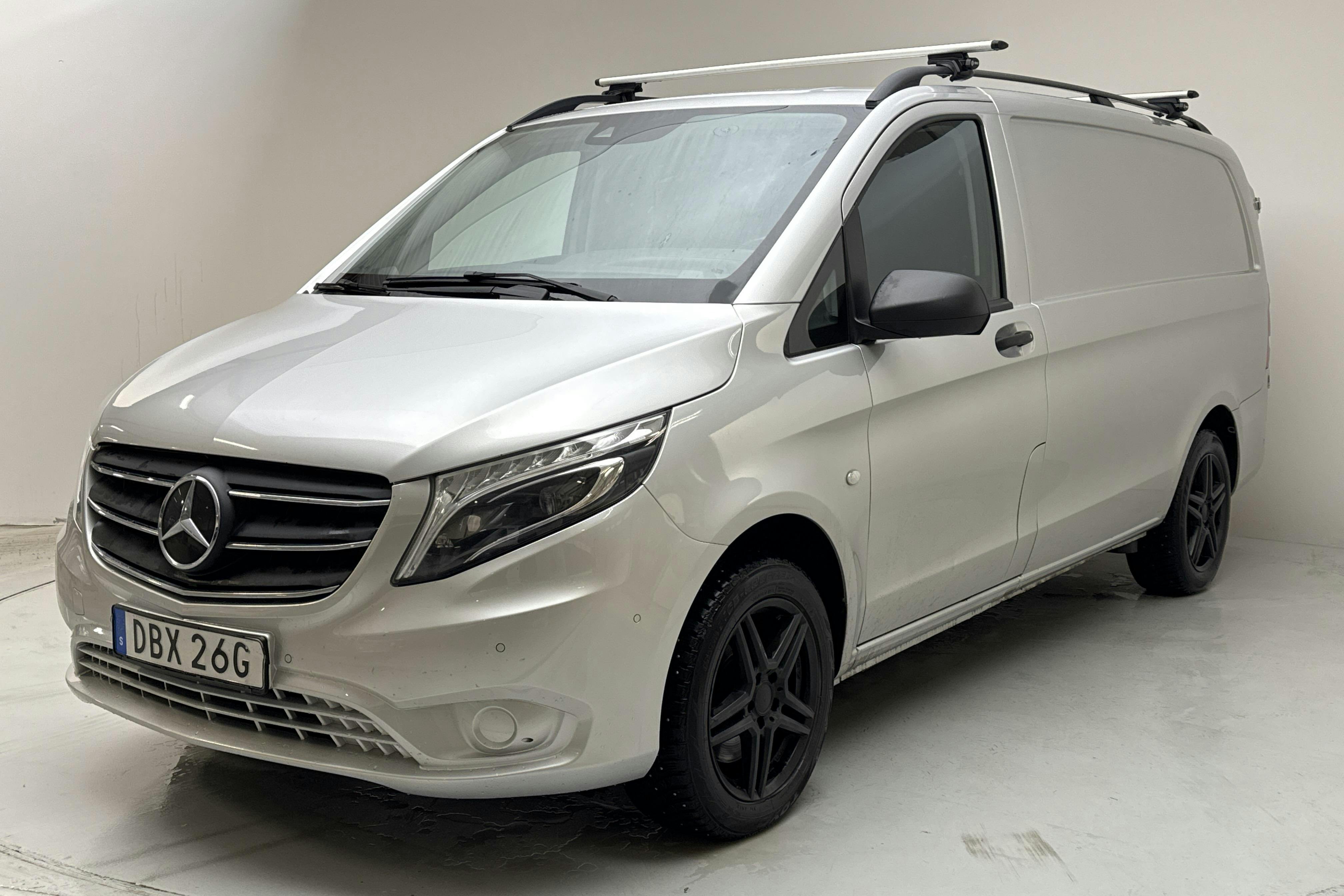 Presentationsfoto 1 av 15: Mercedes Vito 119 CDI 4MATIC W447 (190hk) - 14 272 mil - Automat - silver - 2021
