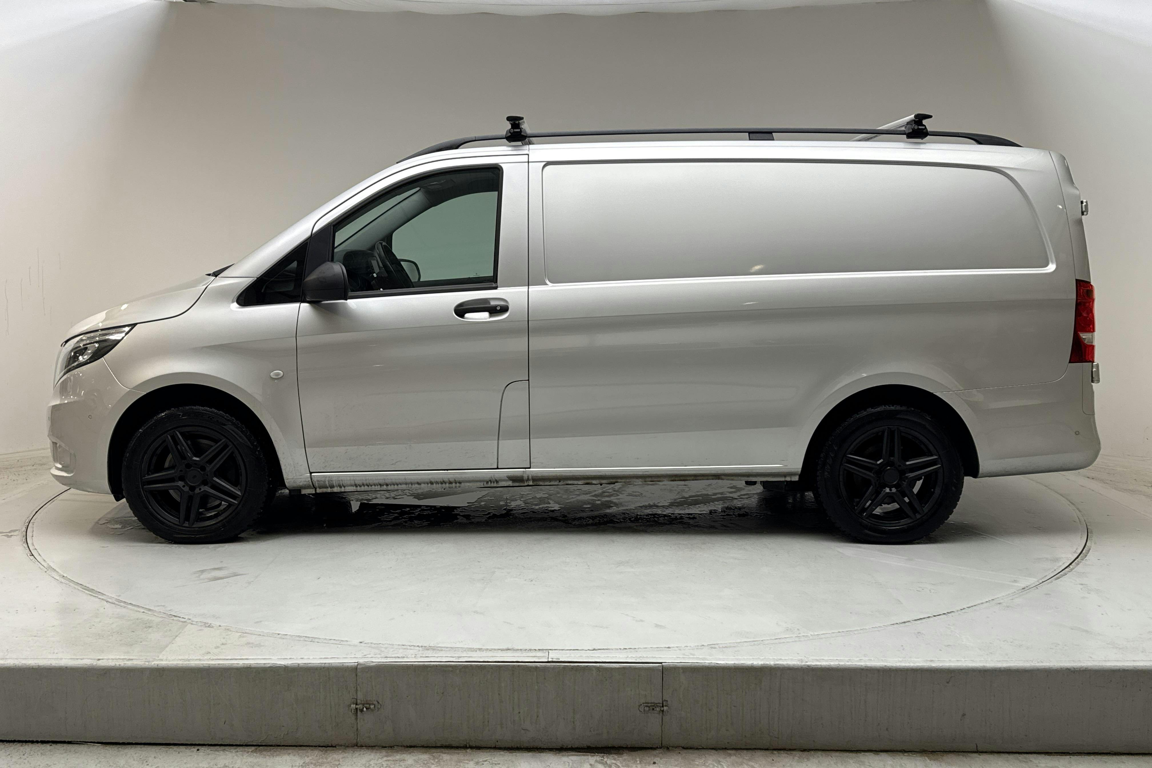 Presentationsfoto 2 av 15: Mercedes Vito 119 CDI 4MATIC W447 (190hk) - 14 272 mil - Automat - silver - 2021