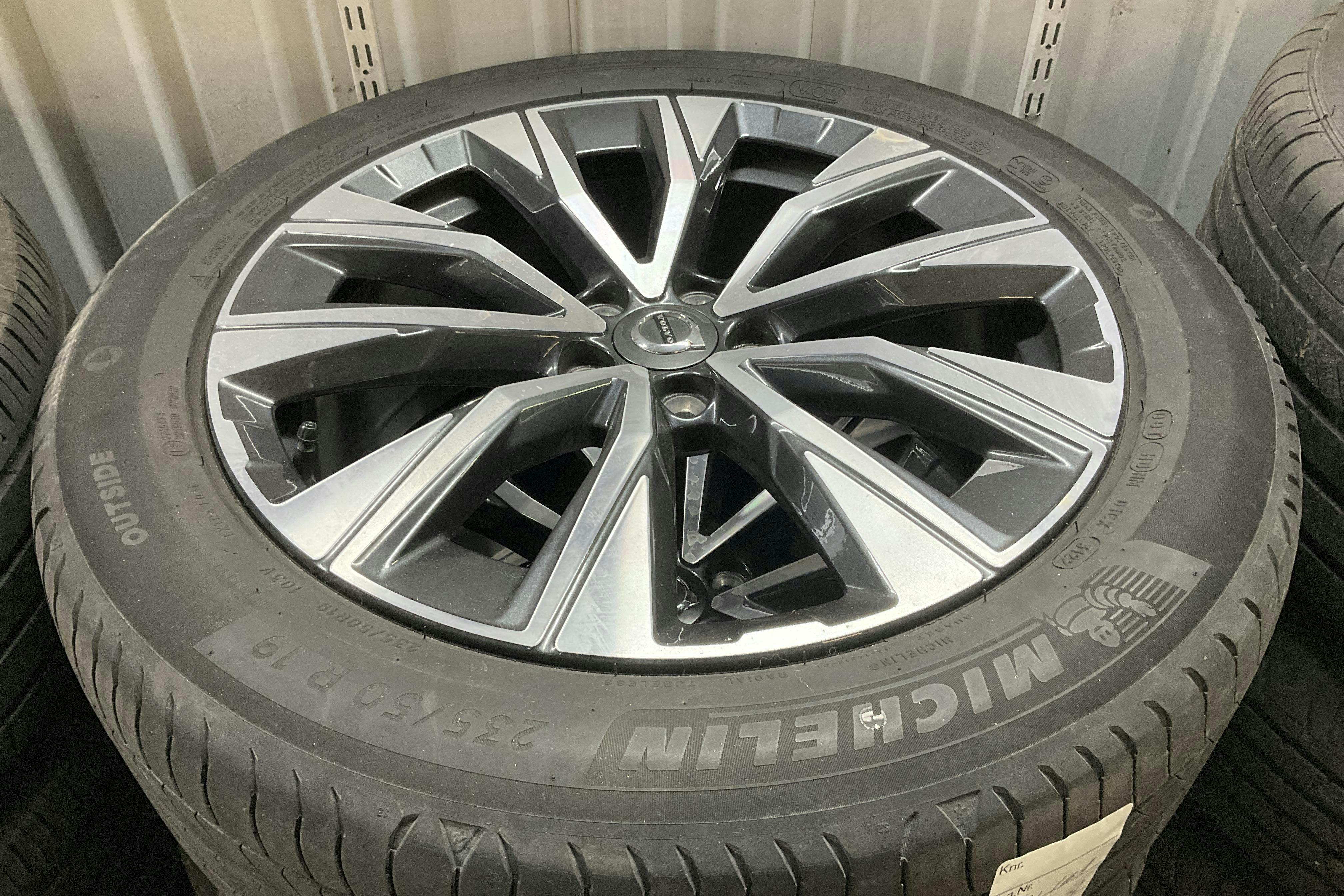 Zdjęcie prezentacyjne 14 z 14: Volvo V90 B4 Cross Country AWD Mildhybrid, Diesel (197hk) - 121 470 km - Automatyczna - Light Grey - 2023