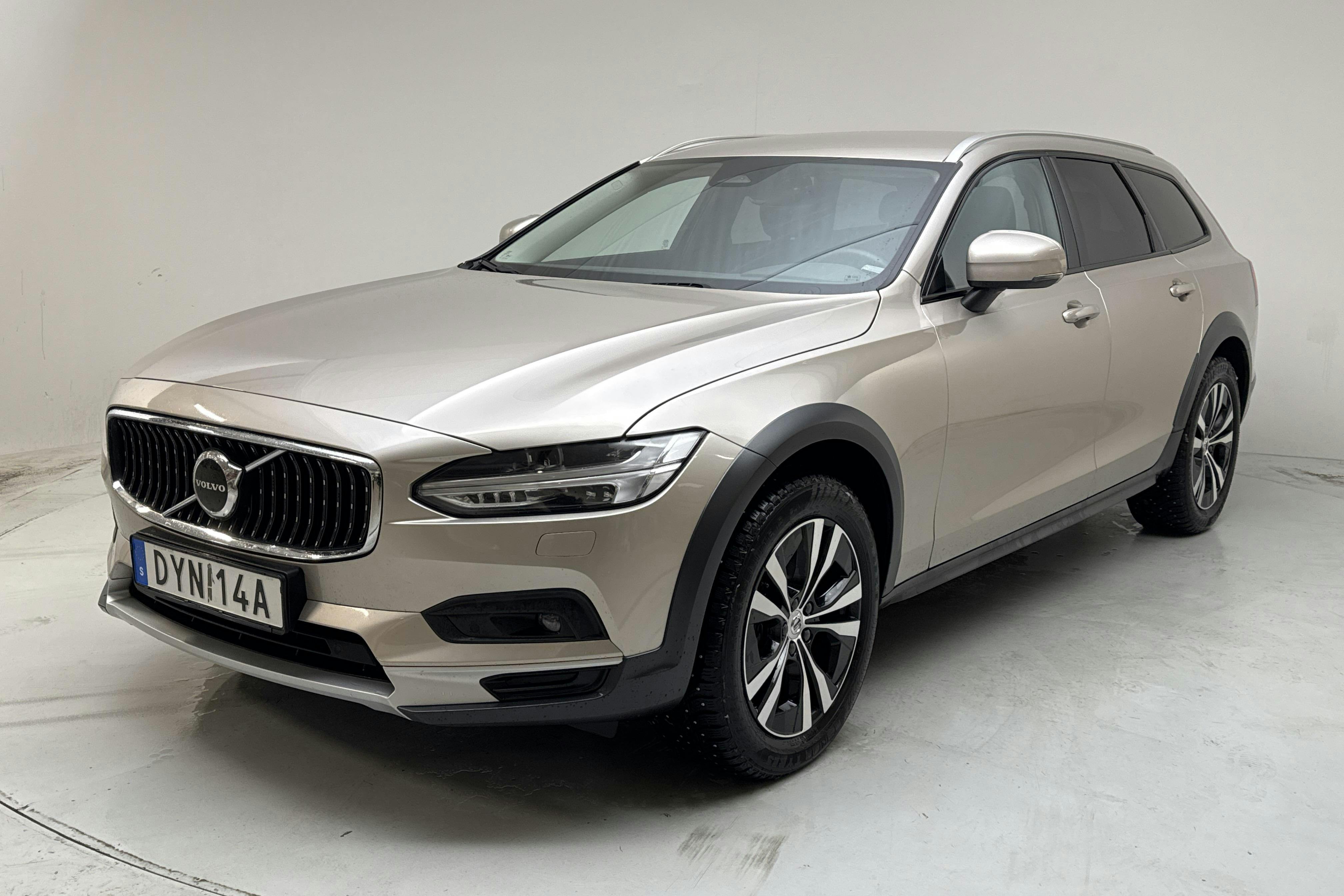 Zdjęcie prezentacyjne 1 z 14: Volvo V90 B4 Cross Country AWD Mildhybrid, Diesel (197hk) - 121 470 km - Automatyczna - Light Grey - 2023