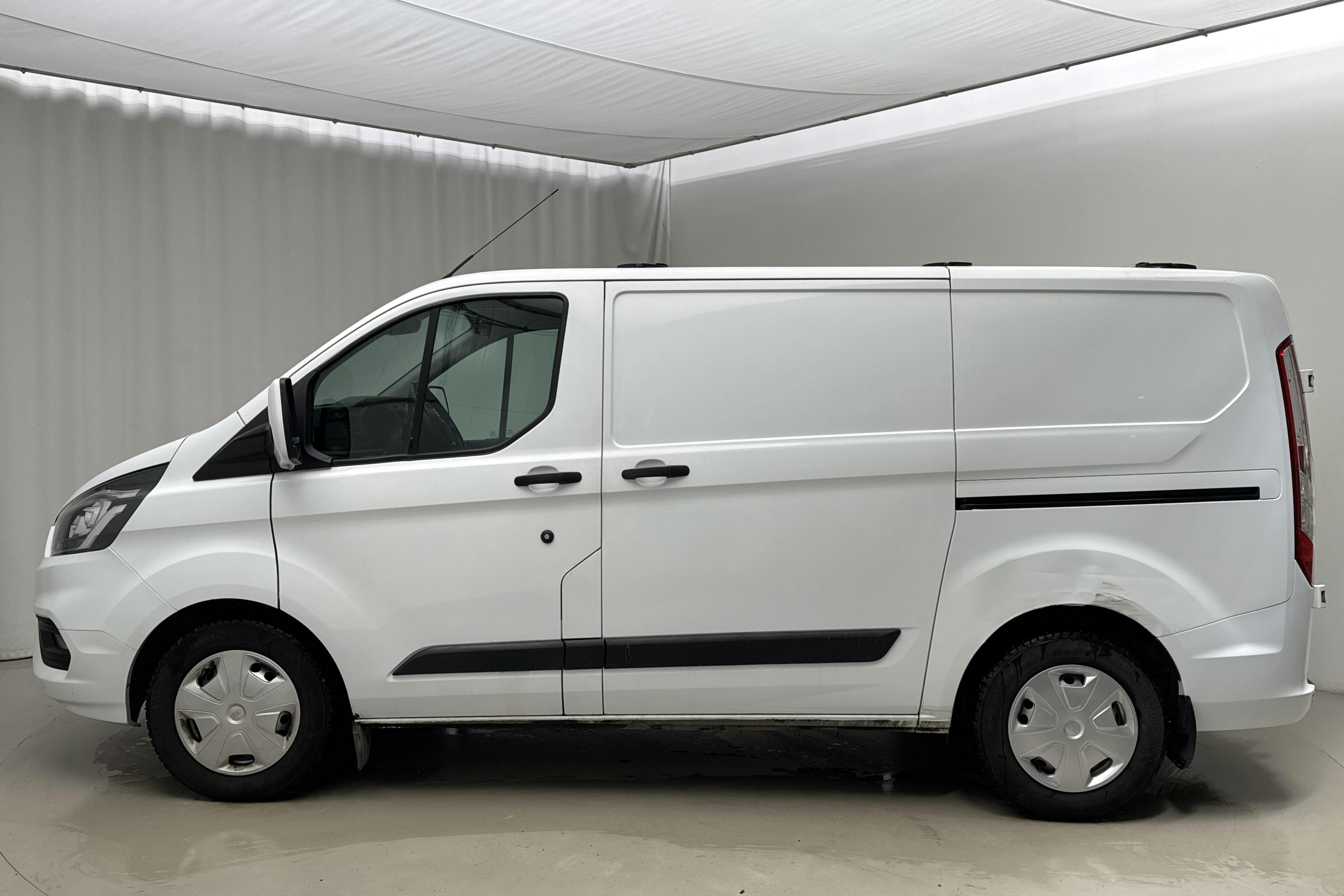 Esittelykuva 2 osoitteesta 17: Ford Transit Custom 300 (130hk) - 123 470 km - Automaattinen - valkoinen - 2018