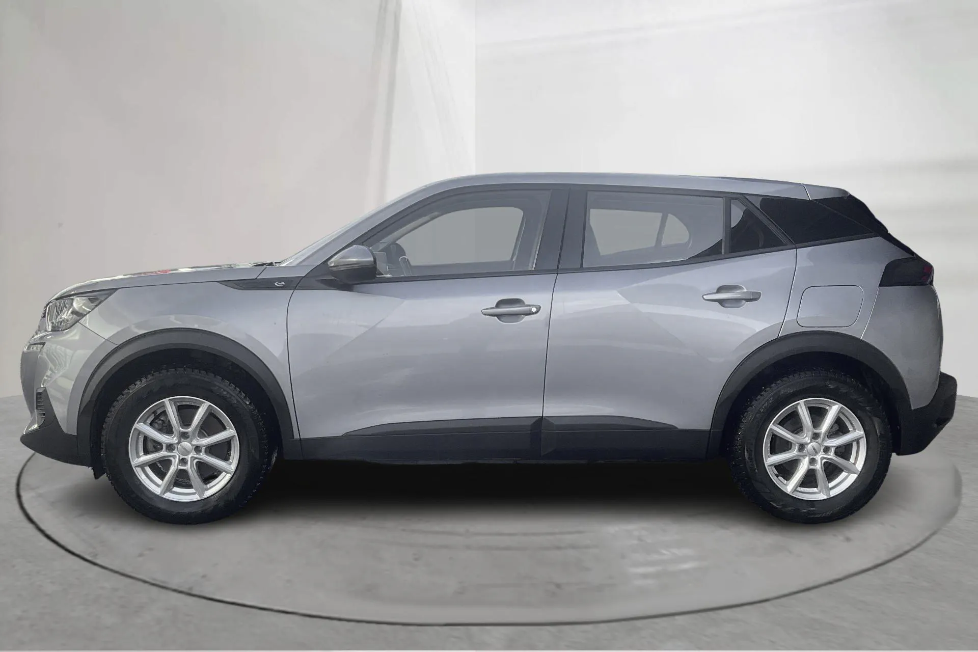Presentation photo 2 of 14: Peugeot e-2008 50kWh (136hk) - 64 410 km - Automatic - gray - 2020
