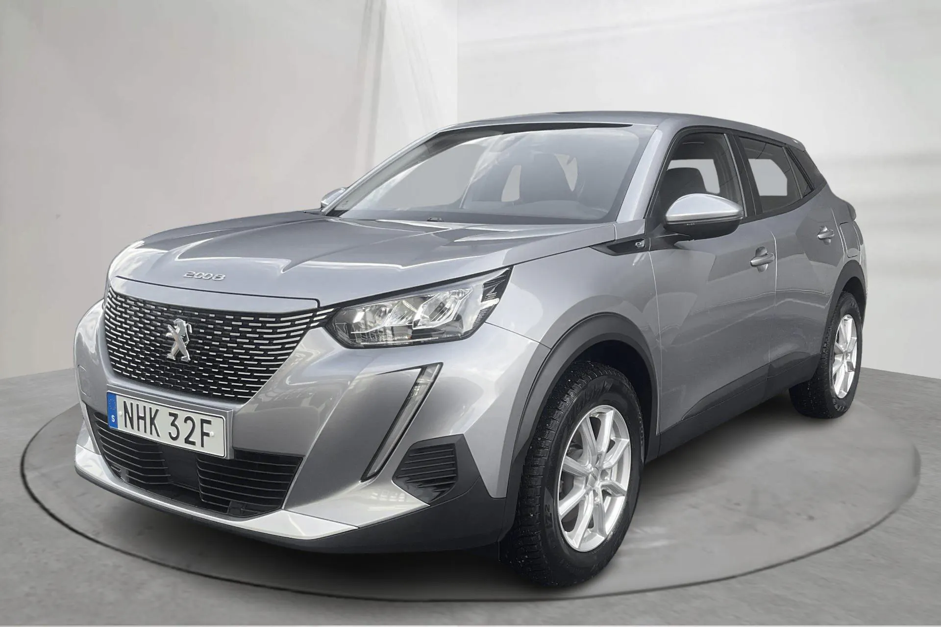 Presentation photo 1 of 14: Peugeot e-2008 50kWh (136hk) - 64 410 km - Automatic - gray - 2020
