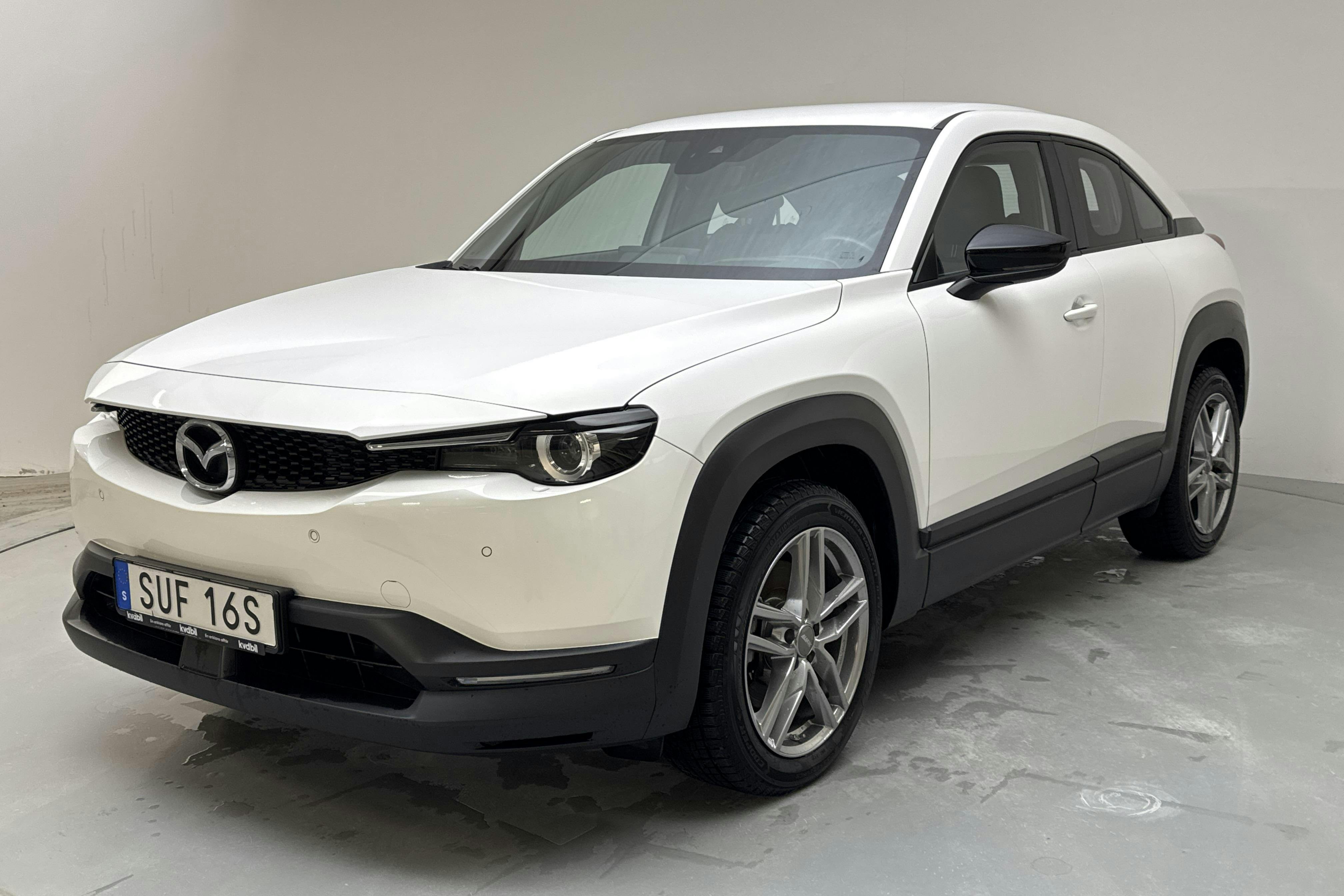 Presentation photo 1 of 16: Mazda MX-30 e-Skyactiv (145hk) - 69 180 km - Automatic - white - 2021