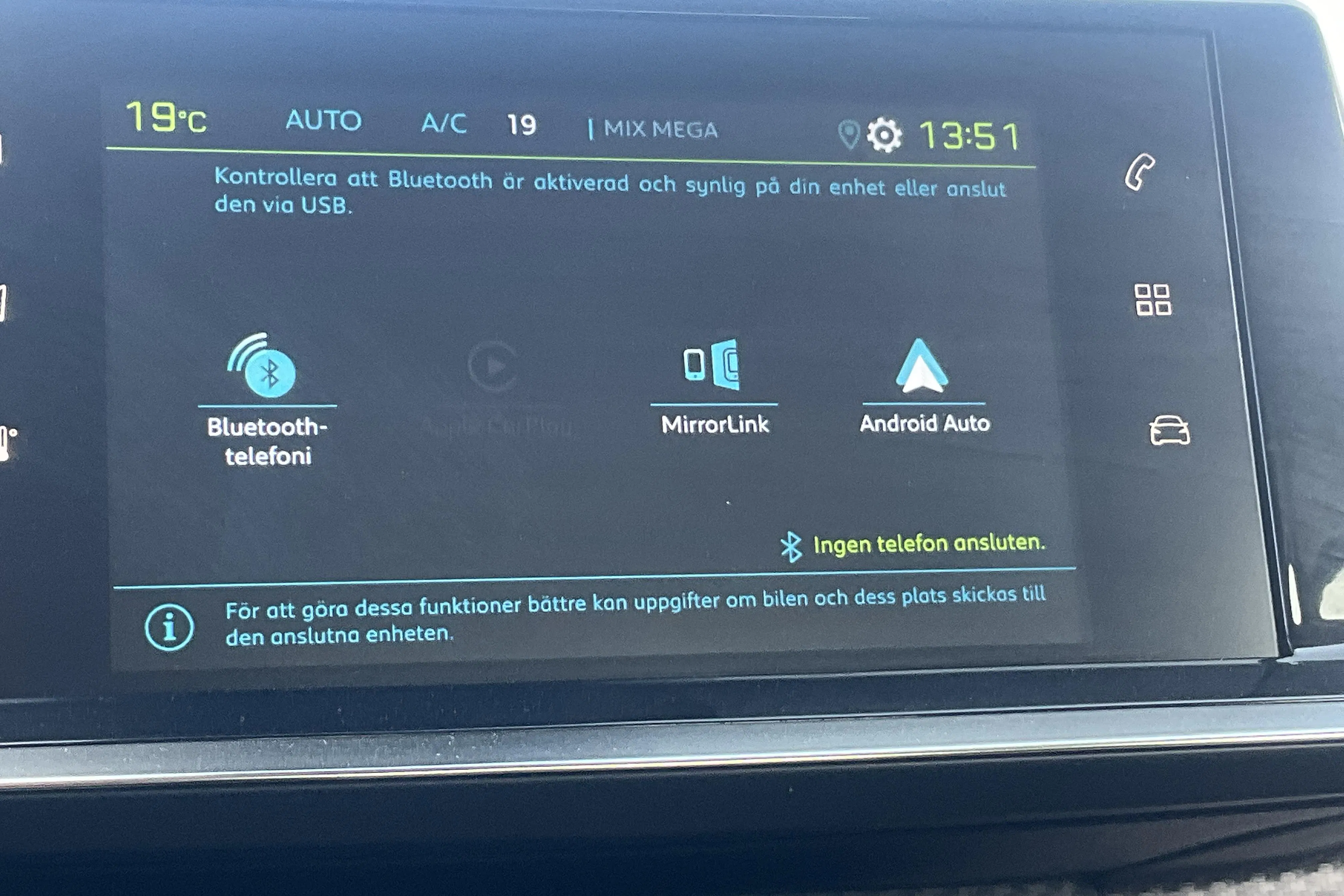 Presentationsfoto 14 av 14: Peugeot e-2008 50kWh (136hk) - 2 795 mil - Automat - orange - 2022