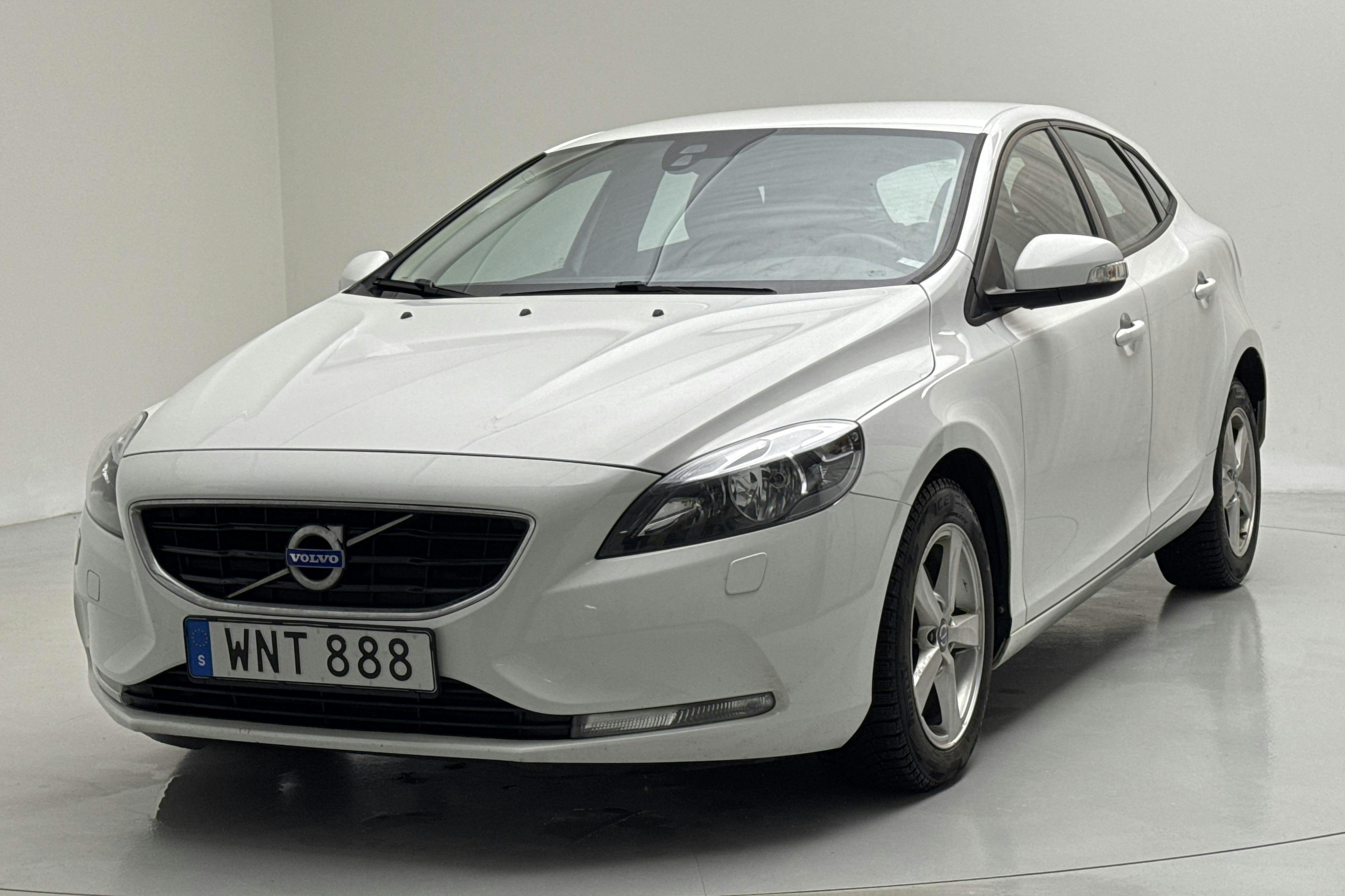 Presentation photo 1 of 13: Volvo V40 T2 (122hk) - 95 290 km - Manual - white - 2016