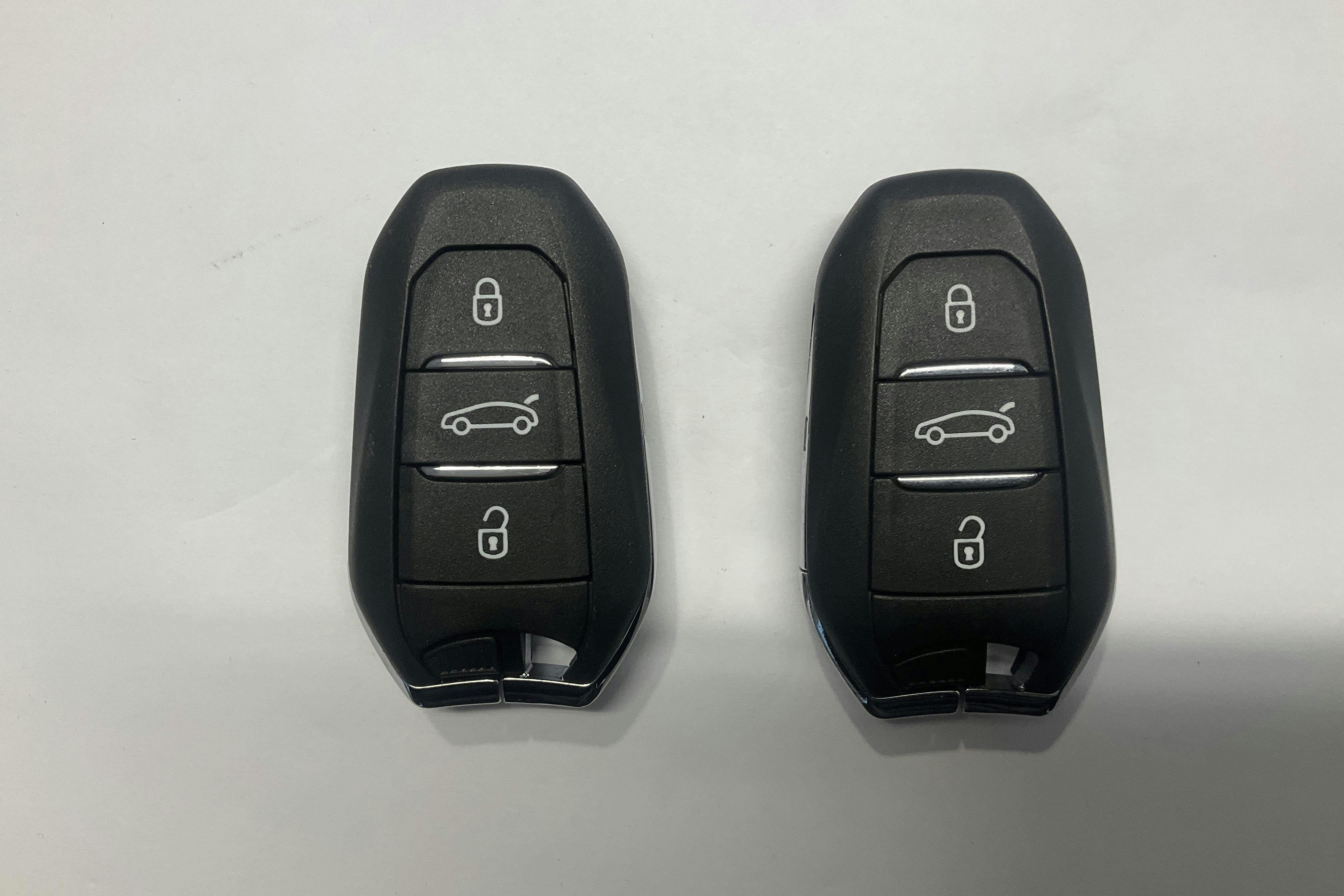 Præsentationsfoto 16 af 16: Opel Corsa-e 50kWh 5dr (136hk) - 14 610 kilometer - Salgsautomat - Hvid - 2022